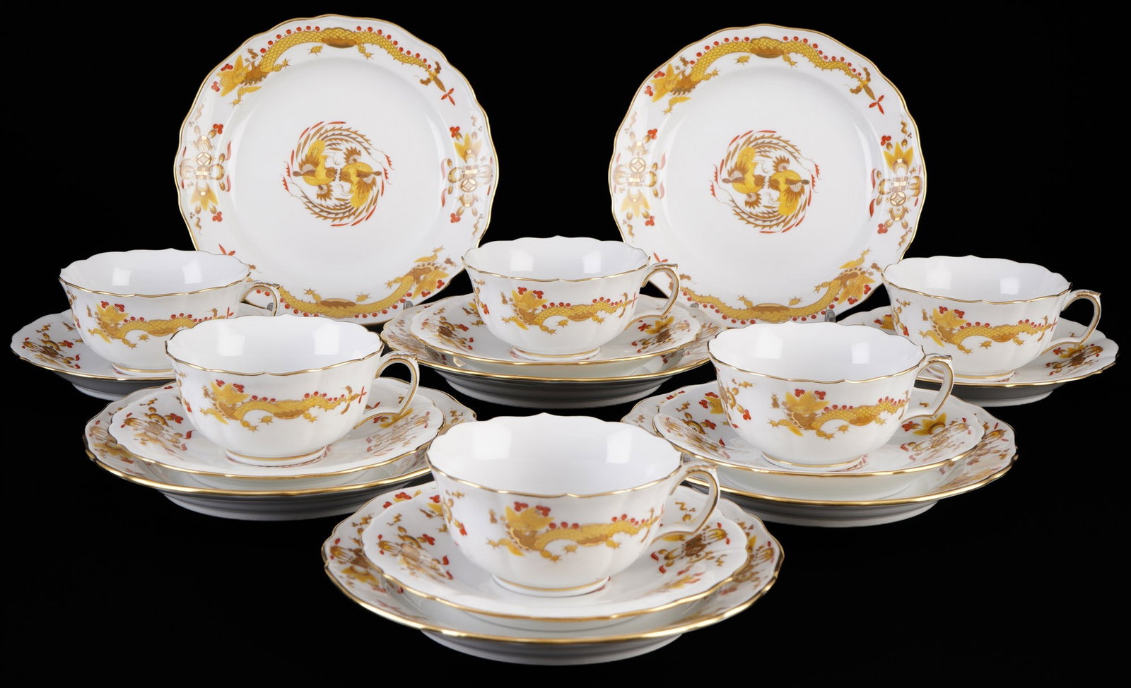 Meissen Court Dragon Rich Yellow 6 tea place settings 1st choice,: porcelain, blue sword mark 1st choice, decor Yellow Court Dragon Rich, 6x tea cups H 5 cm x D 9.5 cm, 6x saucers D 15 cm, 6x dessert plates D 17.5 cm