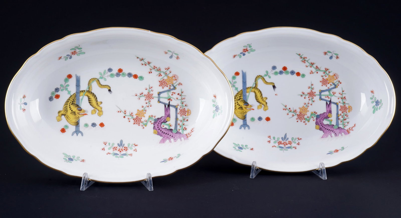 Meissen Old Rich Yellow Lion 2 oval bowls with platter 1st choice,: porcelain, blue sword mark 1st choice, decor Old Rich Yellow Lion, decor no. 314c (401110), 2x H 5 cm x L 27 cm x W 18.5 cm, rubbed area on the gold rim of one bowl