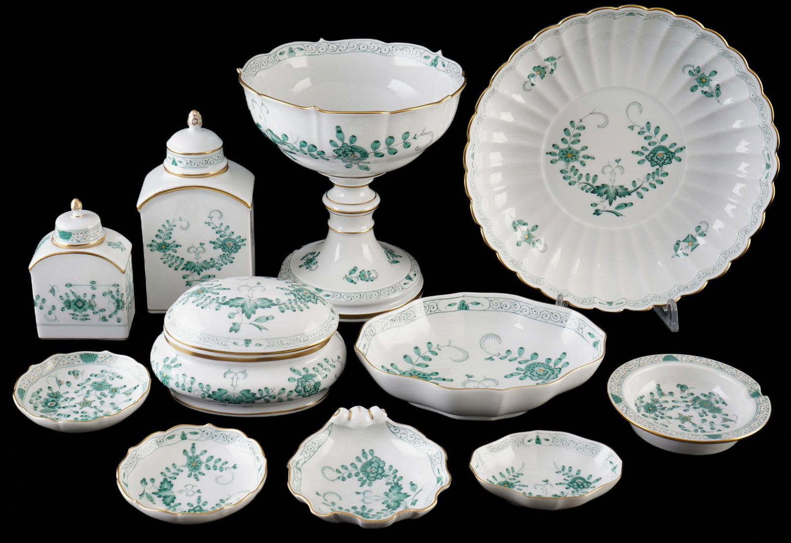 Meissen Indian Green 11-piece decorative porcelain 1st choice,: porcelain, blue sword mark 1st choice, decor Indian Green, 1x footed bowl H 16 cm x D 15 cm, 1x round bowl H 4 cm x D 20.5 cm, 1x lidded box H 6.5 cm x W 12 cm x D 9.5 cm, 1x tea caddy H 14 cm x W 7 c