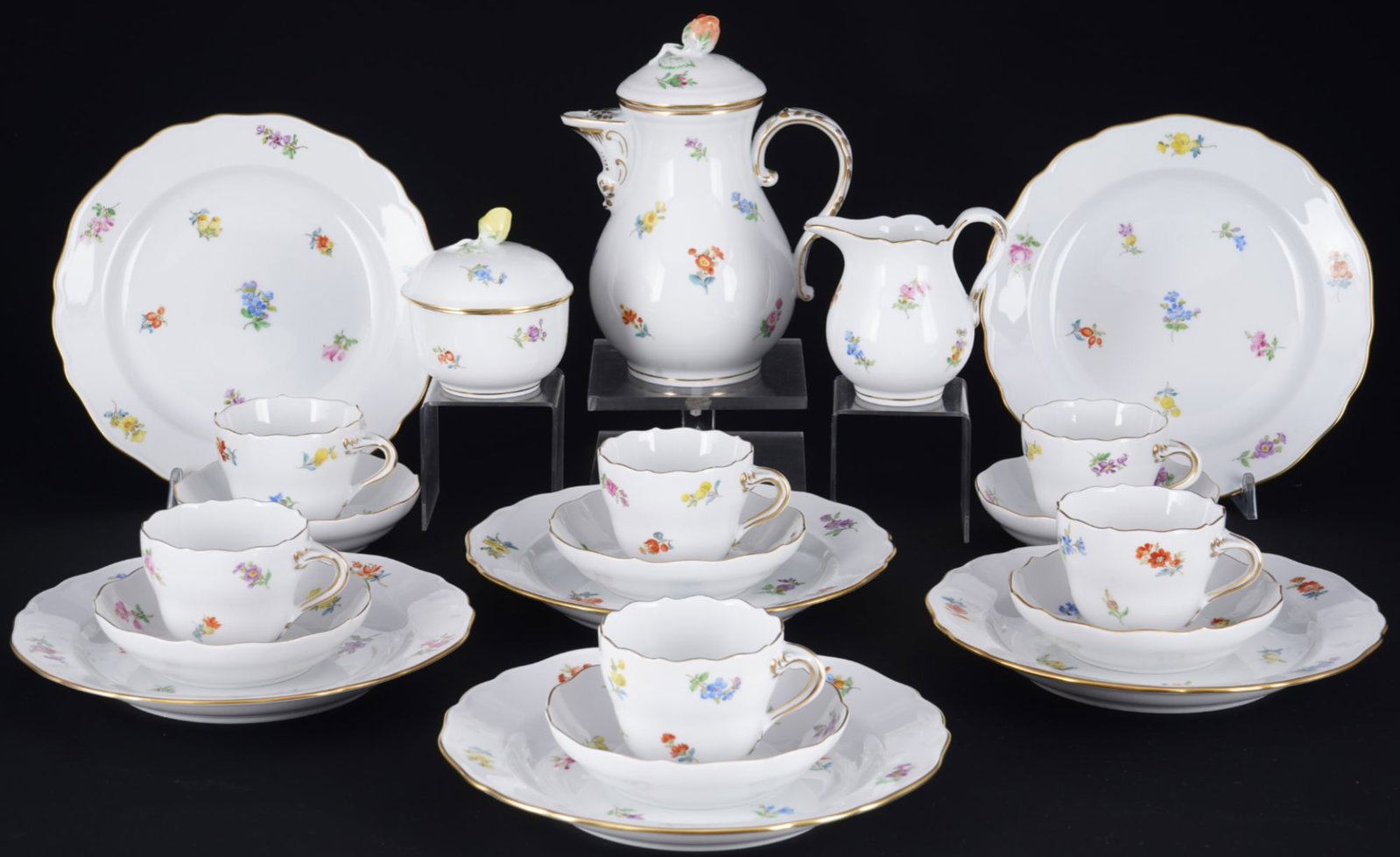 Meissen Strewn Flowers mocha service for 6 persons 1st choice,: 21-piece porcelain, blue sword mark 1st choice, decor Strewn Flowers, 1x mocha pot H 17 cm x D 9.5 cm, 1x milk jug H 8.5 cm, 1x sugar bowl H 8 cm x D 7 cm, 6x mocha cups H 5 cm x D 6.5 cm, 6x saucers 