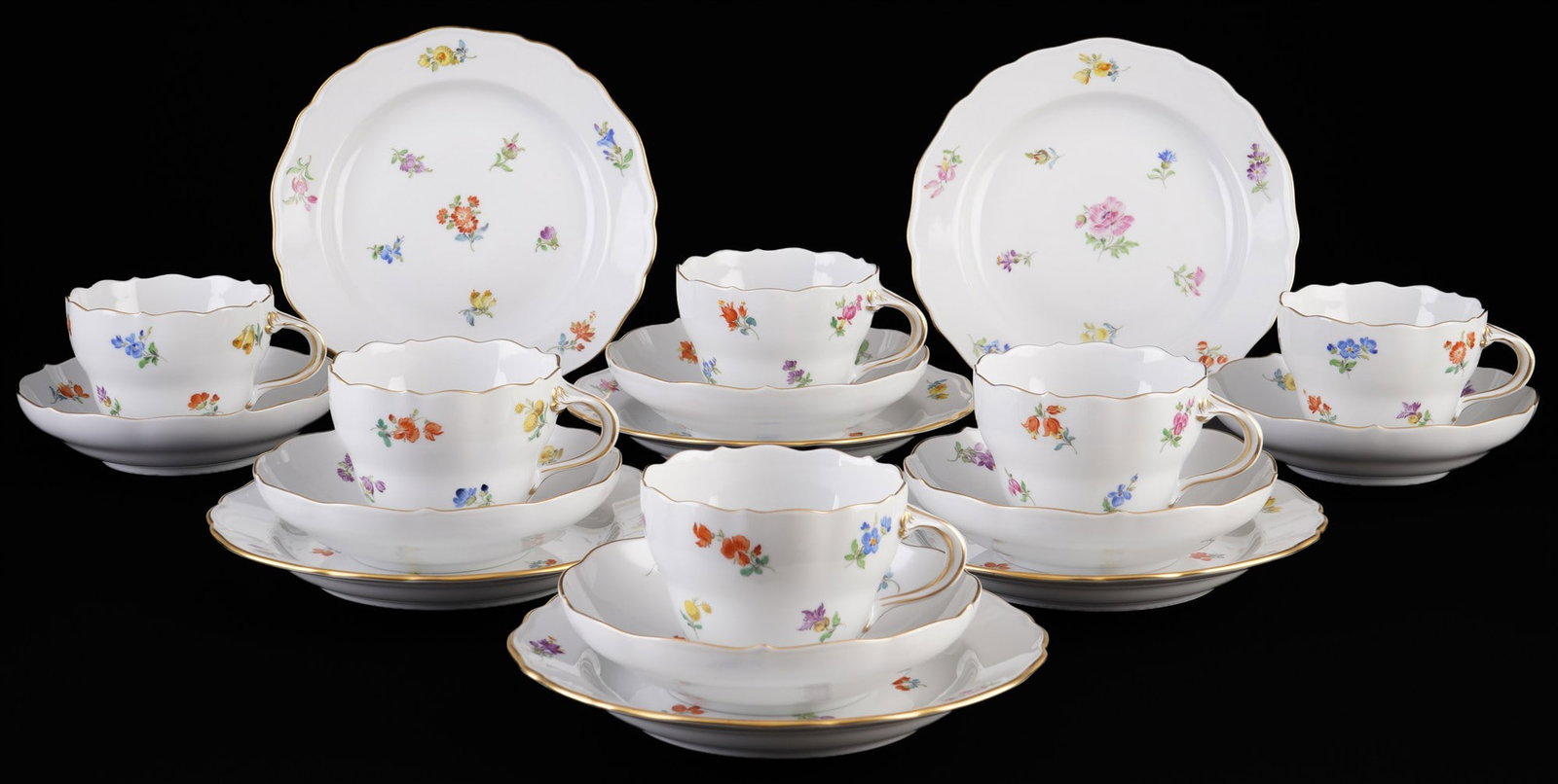 Meissen Strewn Flowers 6 coffee place settings: porcelain, blue sword mark with two grinding strokes 2nd choice, decor Strewn Flowers, 6x coffee cups H 6.5 cm x D 8.5 cm, 6x saucers D 14 cm, 6x dessert plates (1x 1st choice) D 18 cm