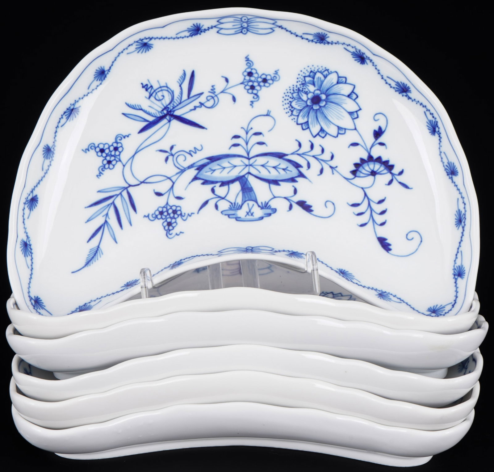 Meissen Blue Onion 6 crescent bowls / salad bowls 1st choice, (1 of 4)