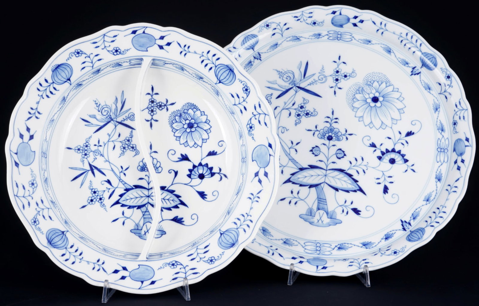 Meissen Blue Onion large cabaret bowl and large serving platter 1st choice,: porcelain, blue sword mark 1st choice, decor Blue Onion, 1x cabaret bowl H 6.5 cm x D 34.5 cm, 1x serving platter D 39.5 cm
