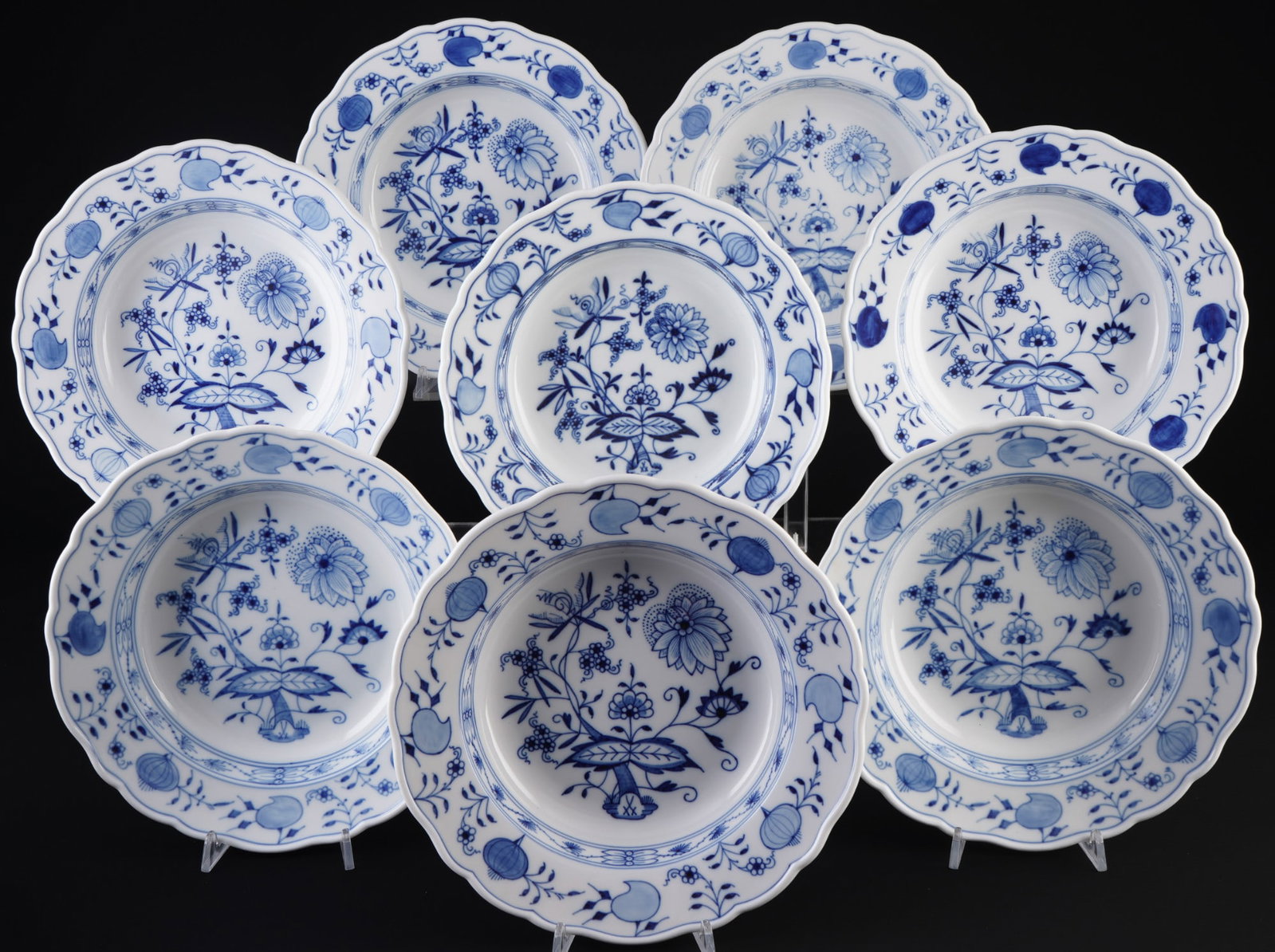 Meissen Blue Onion 8 soup plates,: porcelain, blue sword mark 2x 1st choice, 4x 2nd choice and 2x 3rd choice, decor Blue Onion, 8x D 23 cm, chip on the base of one plate