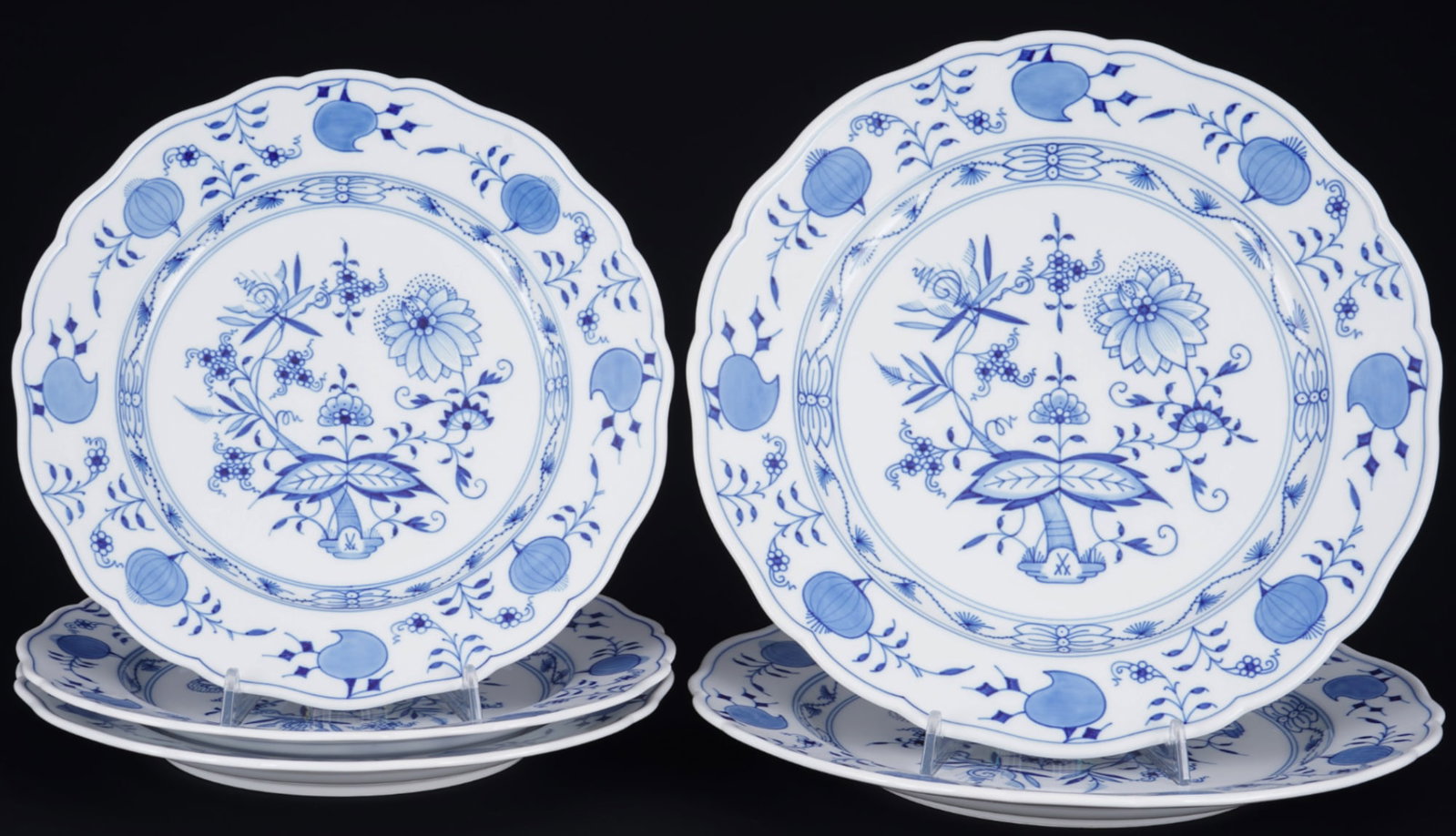 Meissen Blue Onion 5 charger plates 1st choice,: porcelain, blue sword mark 1st choice, decor Blue Onion, 3x plates D 28 cm, 2x large plates D 32 cm