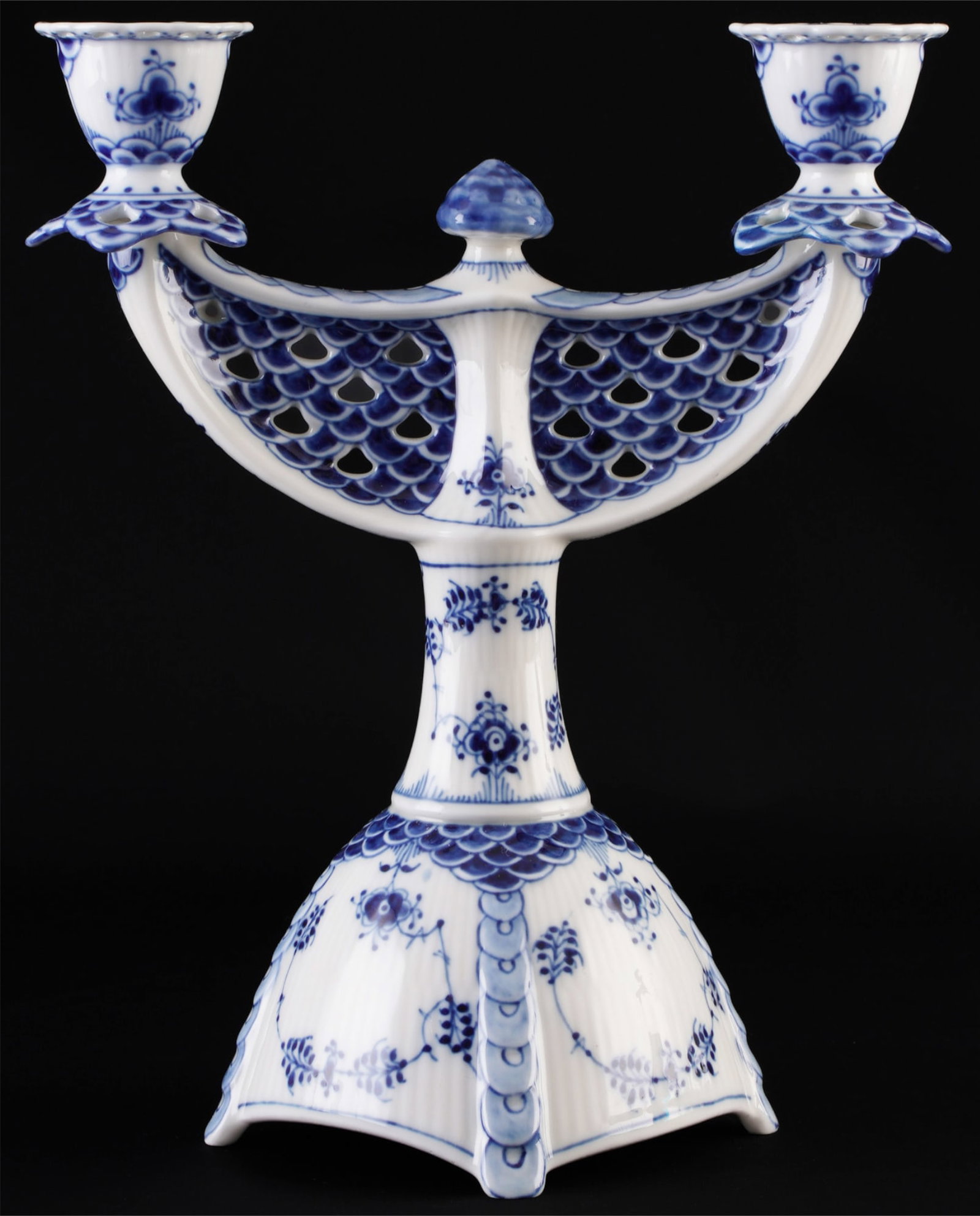 Royal Copenhagen Musselmalet Full Lace large candlestick 1169,: porcelain, Denmark, with green company mark and blue waves, decor Musselmalet Full Lace, model no. 1169, H 25 cm x W 20.5 cm x D 13 cm