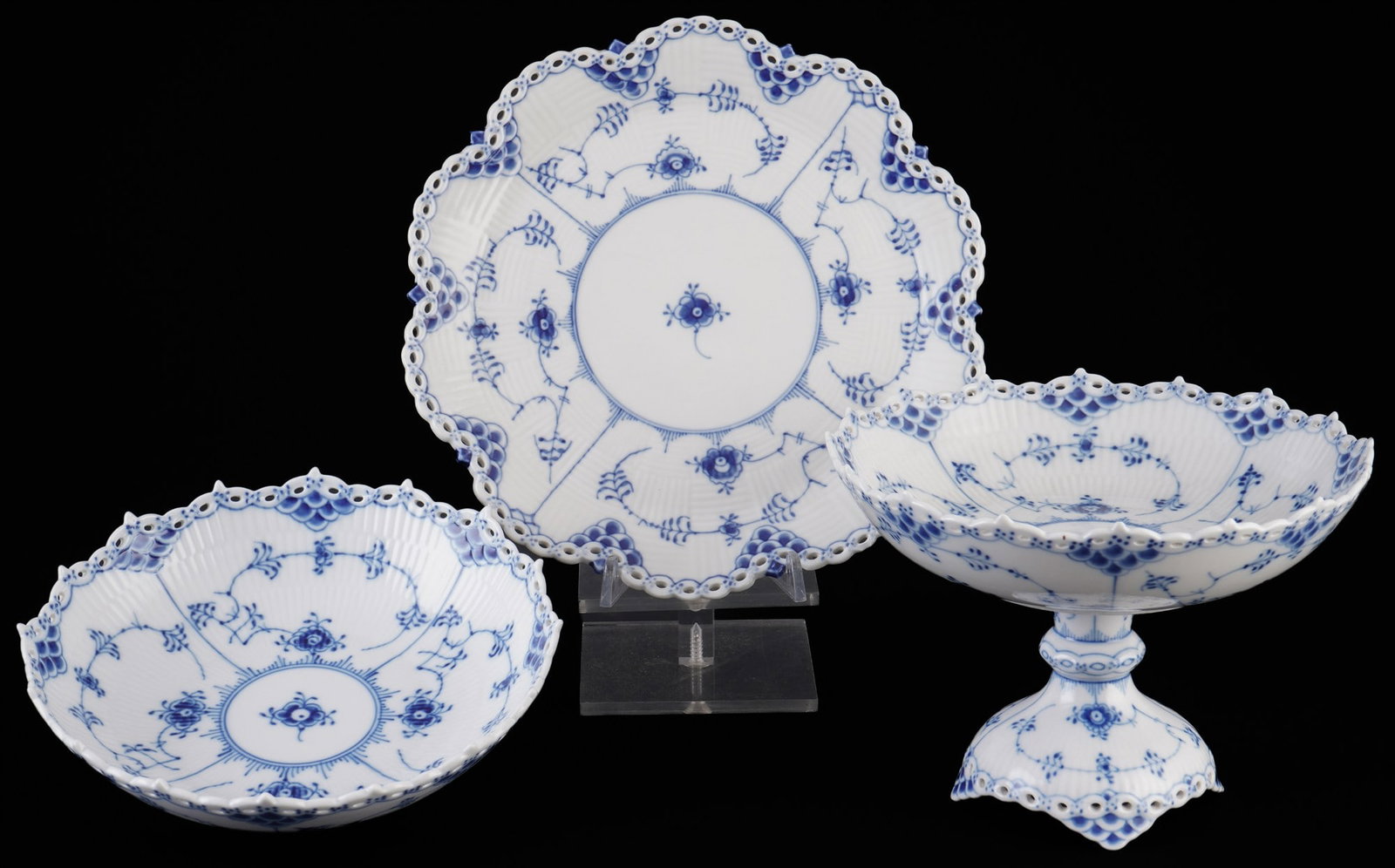 Royal Copenhagen Musselmalet Full Lace centerpiece with spendid bowl and plate 1020/1062/1231, (1 of 6)