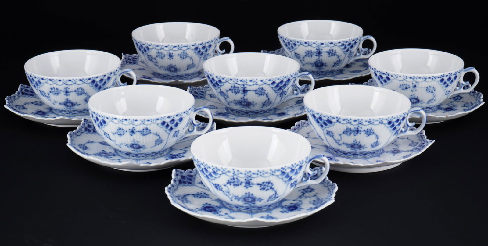 Royal Copenhagen Musselmalet Full Lace 8 tea cups 1130,: porcelain, Denmark, with green company mark and blue waves, decor Musselmalet Full Lace, model no. 1130, 8x tea cups H 5 cm x D 10 cm, 8x saucers D 15 cm