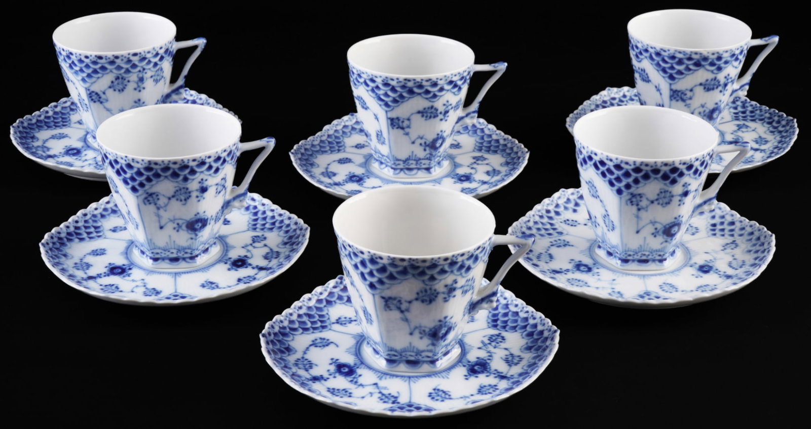 Royal Copenhagen Musselmalet Full Lace 6 coffee cups 1036,: porcelain, Denmark, with green company mark and blue waves, decor Musselmalet Full Lace, model no. 1036, 6x coffee cups H 7 cm x D 7 cm, 6x saucers D 14 cm