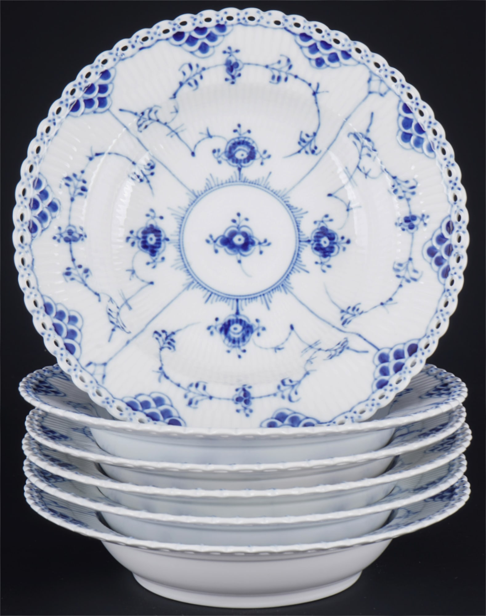 Royal Copenhagen Musselmalet Full Lace 6 soup plates 1079,: porcelain, Denmark, with green company mark and blue waves, decor Musselmalet Full Lace, model no. 1079, 6x D 23 cm