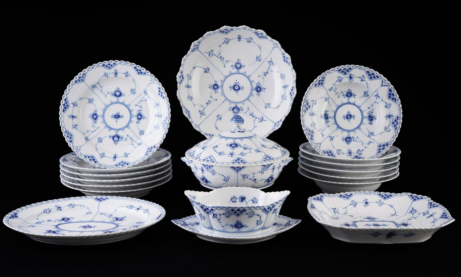 Royal Copenhagen Musselmalet Full Lace dinner service for 6 persons, (1 of 6)