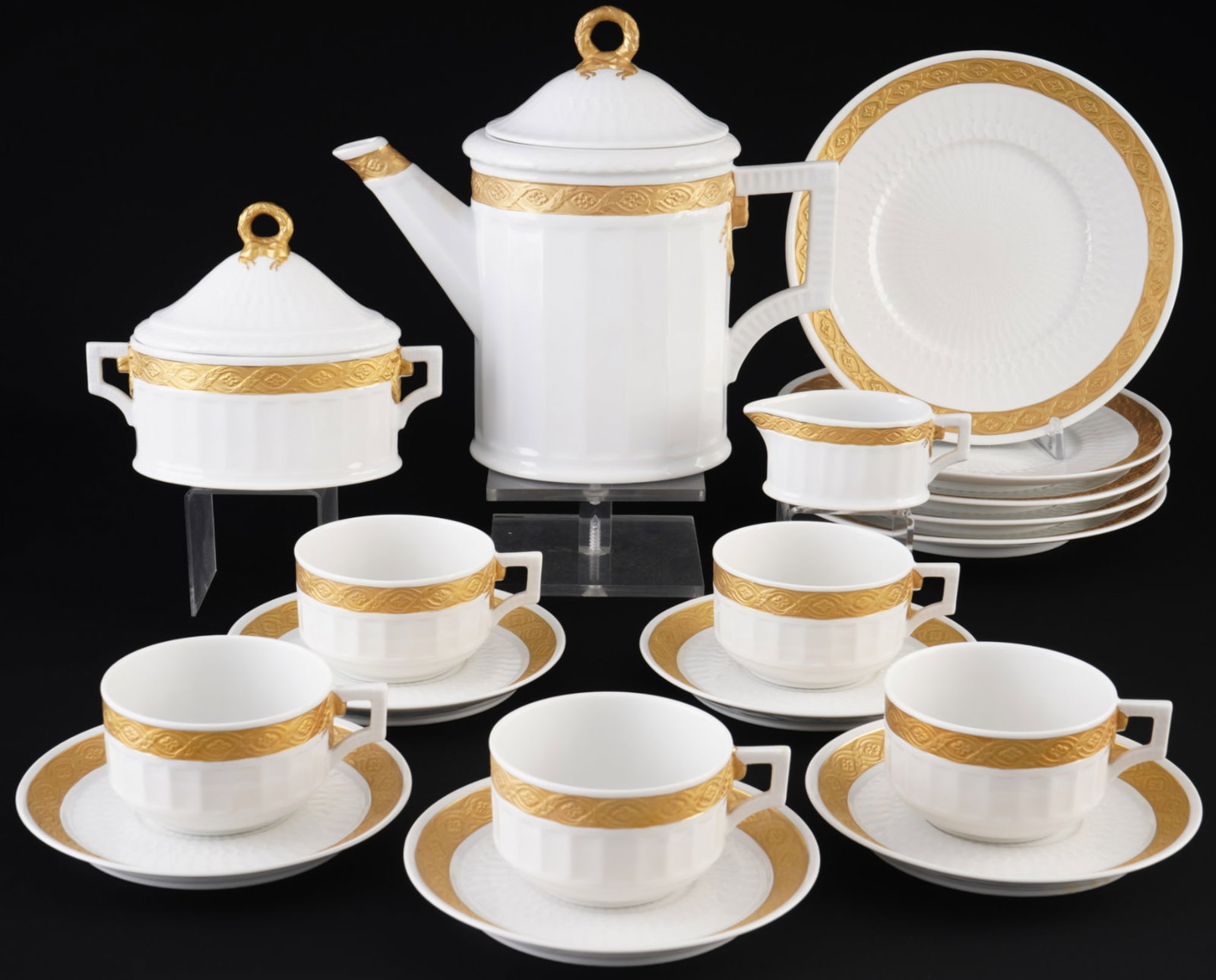 Royal Copenhagen Fan with gold trim tea service for 5 persons,: 18-piece porcelain set, Denmark, with green company mark and blue waves, fan-shaped decoration with gold rim, designed by Arnold Krog (1856-1931), 1x teapot H 21 cm x D 12 cm, 1x milk jug H 4 cm, 1x s