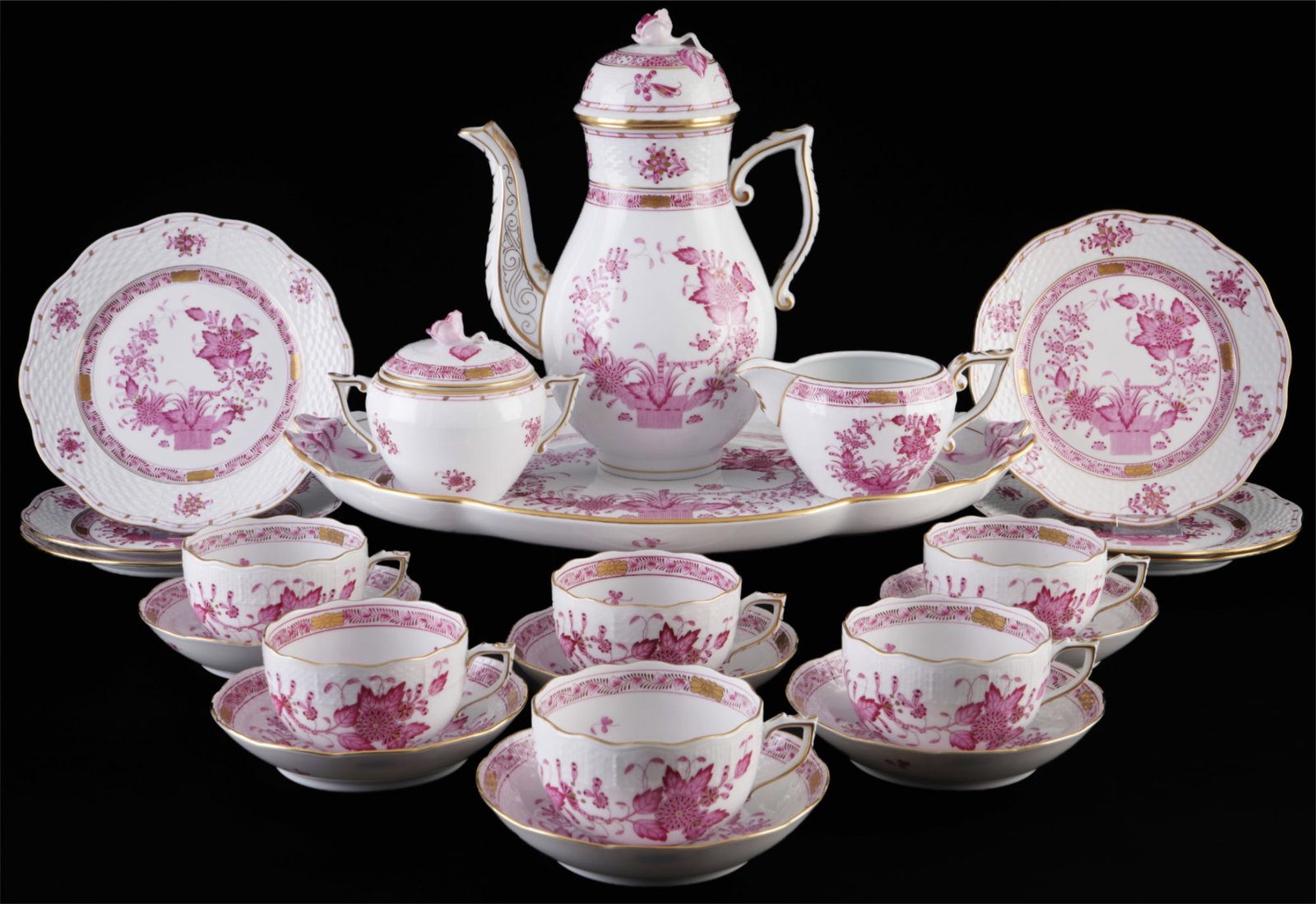 Herend Fleurs des Indes Purple tea service for 6 persons,: 22-piece porcelain, Hungary 20th century, blue company mark, decor P Fleurs des Indes Purple, 1x tea pot #611 H 25 cm x D 12.5 cm, 1x milk jug #647 H 7.5 cm, 1x sugar bowl #665 H 10 cm x D 9.5 cm, 6x 