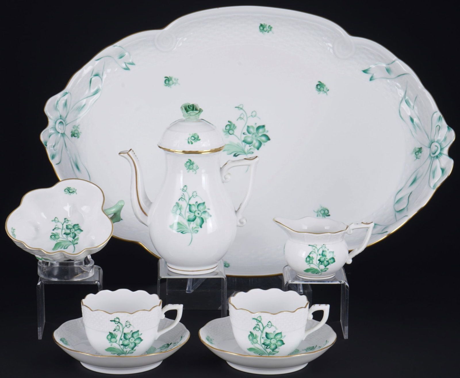Herend Fleur Vert mocha tete a tete,: 8-piece porcelain, Hungary 20th century, blue company mark - student mark, decor Fleur Vert, 1x mocha pot #614 H 15 cm x D 7.5 cm, 1x milk jug H 5 cm, 1x leaf-shaped dish #680 H 4 cm x W 10.5 cm, 2x m