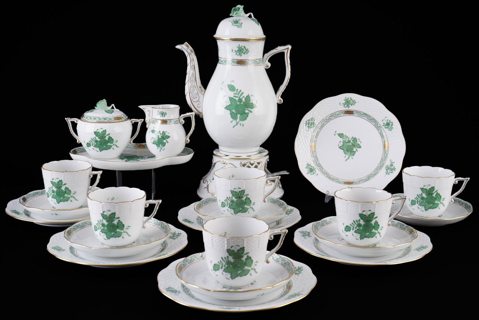 Herend Apponyi Vert coffee service for 6 persons,: 23-piece porcelain set, Hungary, 20th century, blue maker's mark, AV Apponyi Vert pattern, 1x coffee pot #611 H 25 cm x W 19 cm x D 12 cm, 1x milk jug #635 H 9 cm x D 6.5 cm, 1x sugar bowl #665 H 10 c