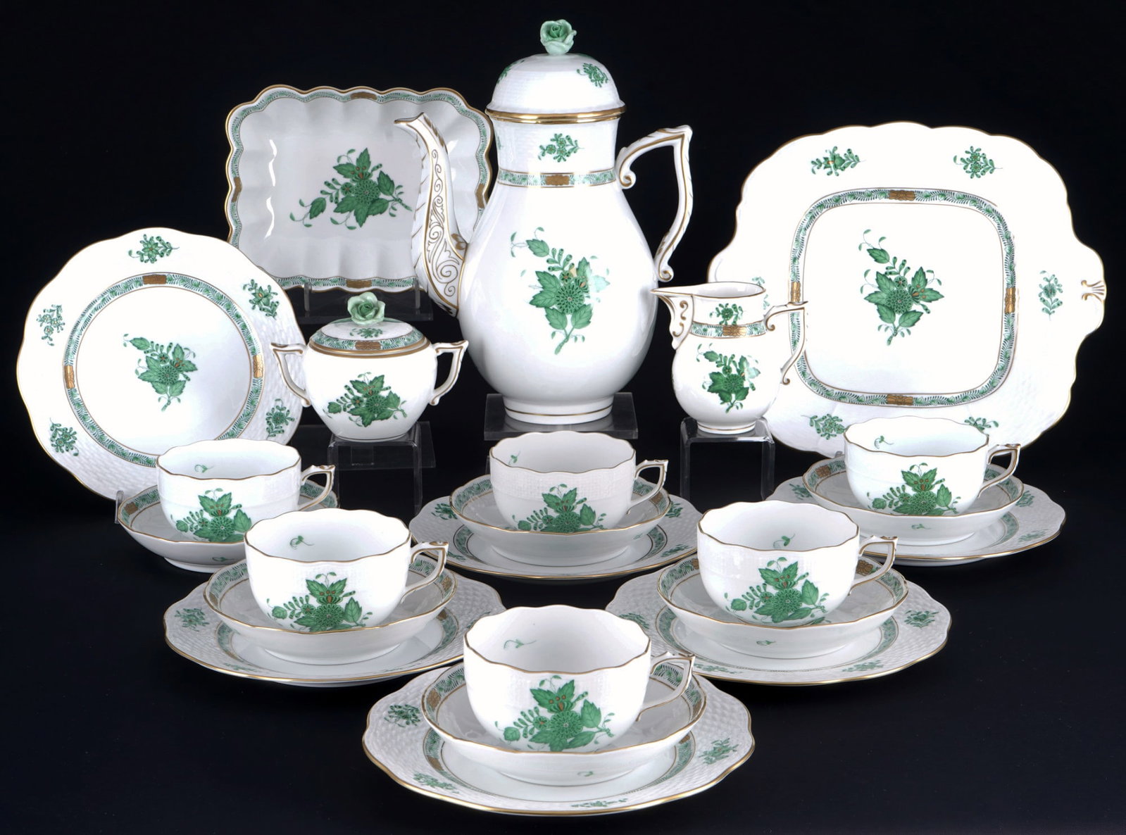 Herend Apponyi Vert tea service for 6 people,: 23-piece porcelain, Hungary 20th century, blue company mark, decor AV Apponyi Vert, 1x jug #611 H 26 cm x D 12.5 cm, 1x milk jug #635 H 9 cm, 1x sugar bowl #666 H 9 cm x D 8.5 cm, 6x tea cups #704 H 5