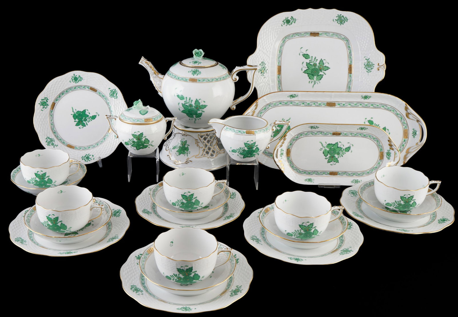Herend Apponyi Vert tea service for 6 persons,: 25-piece porcelain, Hungary 20th century, blue company mark, decor AV Apponyi Vert, 1x tea pot #602 H 14.5 cm x D 14.5 cm, 1x milk jug #647 H 7.5 cm, 1x sugar bowl #665 H 10 cm x D 9.5 cm, 1x pot warm