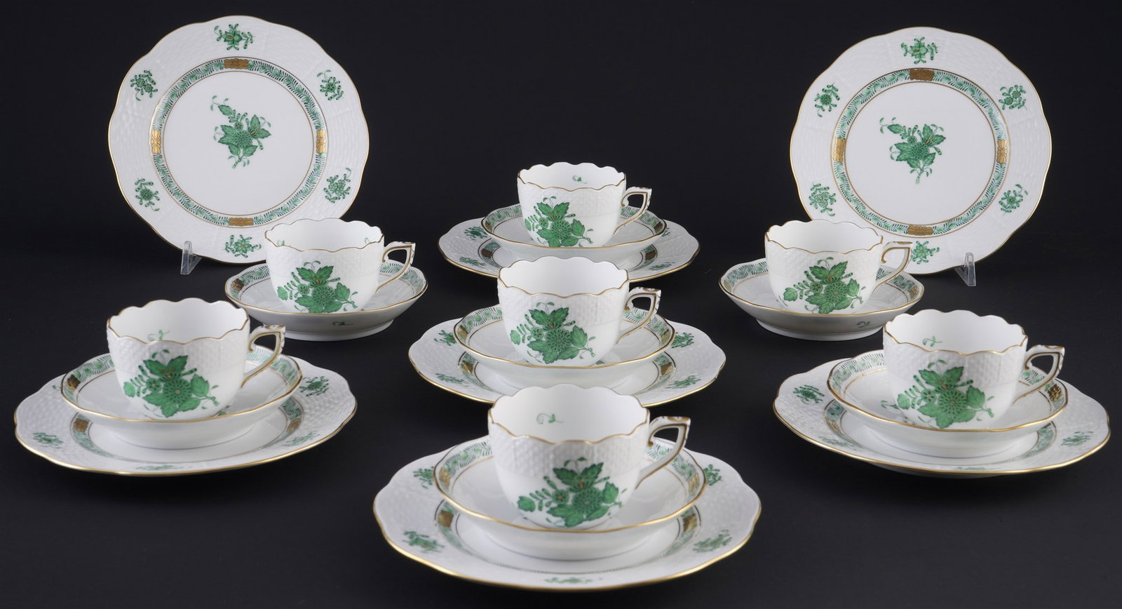 Herend Apponyi Vert 7 mocha place settings,: 21-piece porcelain set, Hungary, 20th century, blue company mark, AV Apponyi Vert decor, 7x cups #711 H 5 cm x D 6.5 cm, 7x saucers #711 D 12 cm, 7x dessert plates #515 D 17 cm