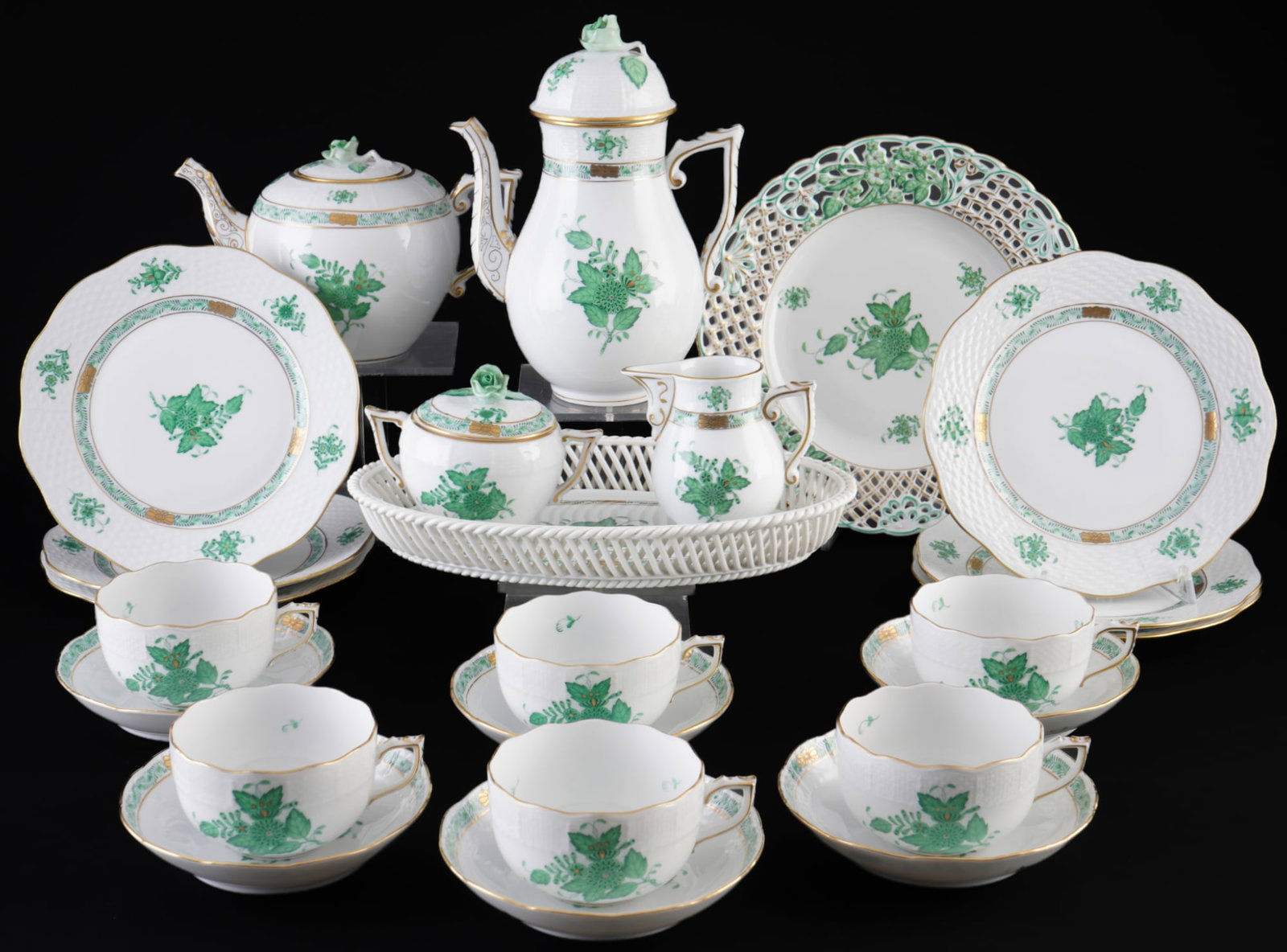Herend Apponyi Vert tea / coffee service for 6 persons,: 24-piece porcelain, Hungary 20th century, blue company mark, decor AV Apponyi Vert, 1x jug #612 H 21.5 cm x D 11 cm, 1x tea pot #604 H 12.5 cm x D 12 cm, 1x milk jug #635 H 9 cm x D 7 cm, 1x sugar bow