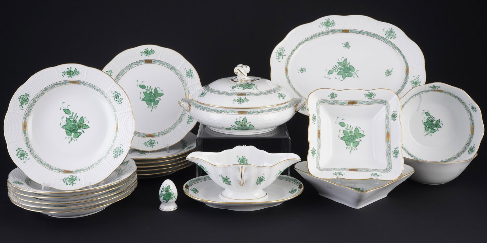 Herend Apponyi Vert dinner service for 6 persons,: 20-piece porcelain set, Hungary, 20th century, blue maker's mark, AV Apponyi Vert pattern, 6 dinner plates #524 D 25.5 cm, 6 soup plates #503 D 24.5 cm, 1 tureen #84 H 13 cm x D 24 cm, 2 round bowls #