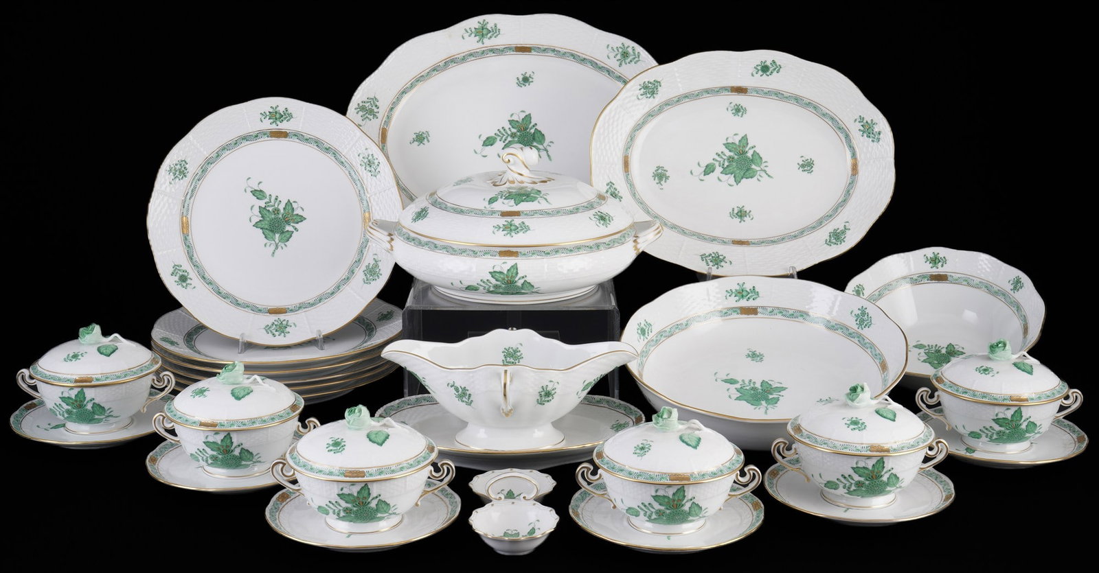 Herend Apponyi Vert dinner service for 6 persons,: 25-piece porcelain, Hungary 20th century, blue company mark, decor AV Apponyi Vert, 6x dinner plates #524 D 25.5 cm, 6x soup bowls with lids #744 H 10 cm x D 12 cm, 6x saucers #744 D 16 cm, 1x tureen 