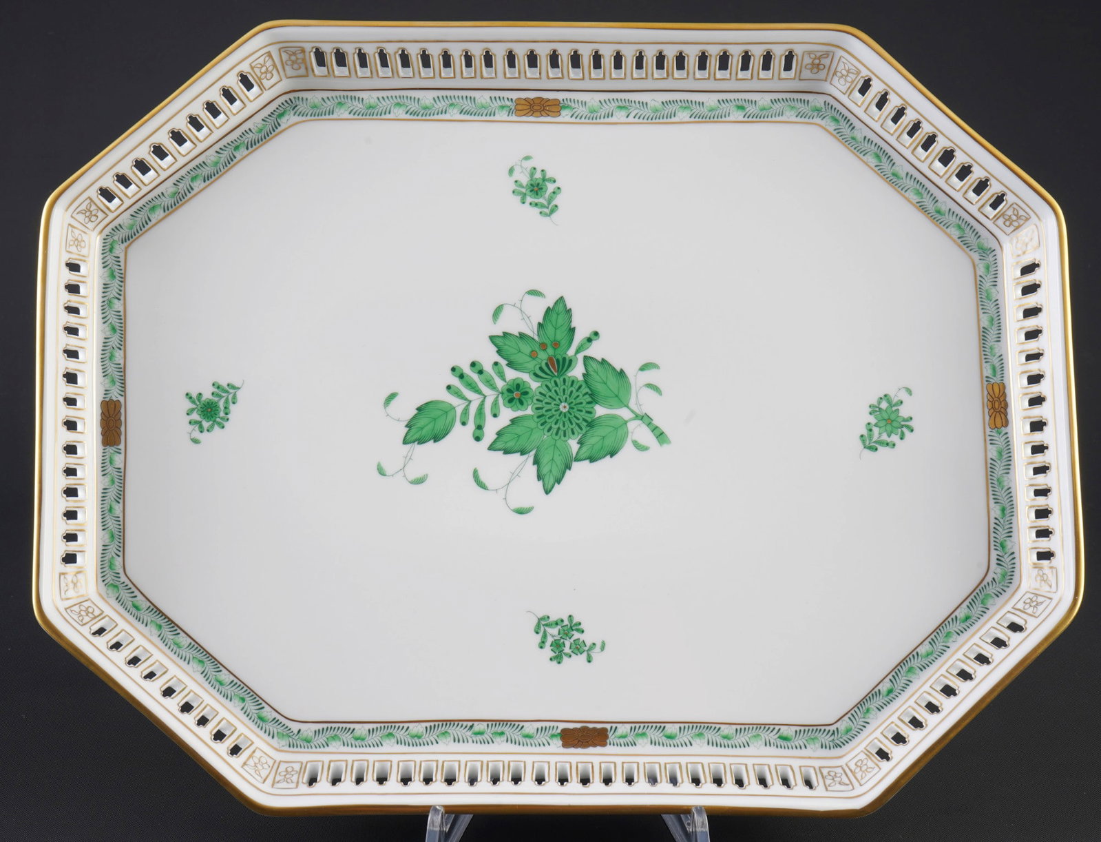Herend Apponyi Vert large splendid tray / platter,: porcelain, Hungary 20th century, blue company mark, decor AV Apponyi Vert, model no. 7491, H 4 cm x W 39 cm x D 30 cm