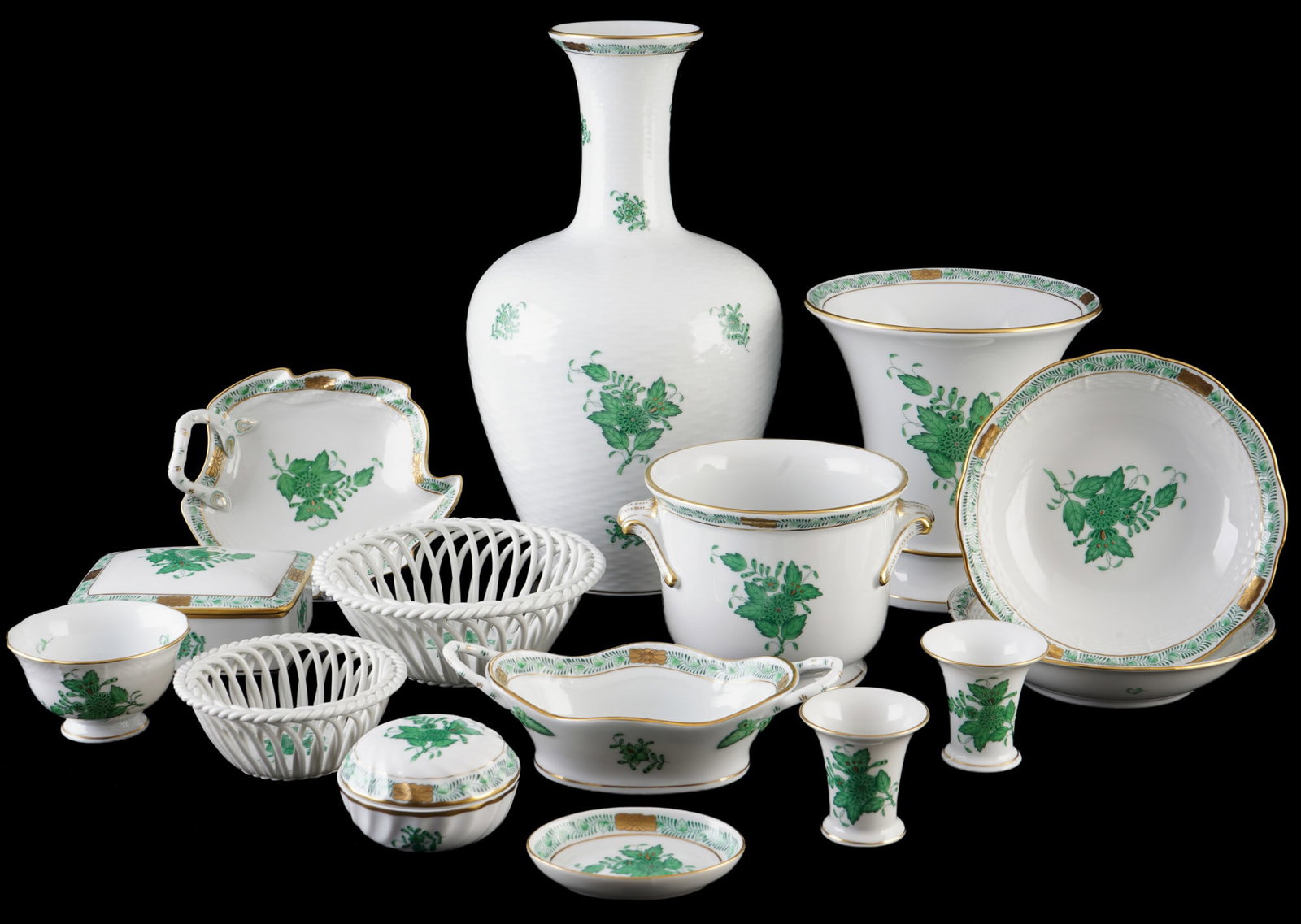 Herend Apponyi Vert 15-piece decorative porcelain,: porcelain, Hungary 20th century, blue company mark, decor AV Apponyi Vert, 1x bulbous vase #7186 H 27 cm x D 15.5 cm, 1x vase #6430 H 14.5 cm x D 14 cm, 1x handled vase #7215 H 9 cm x D 11.5 cm, 1x