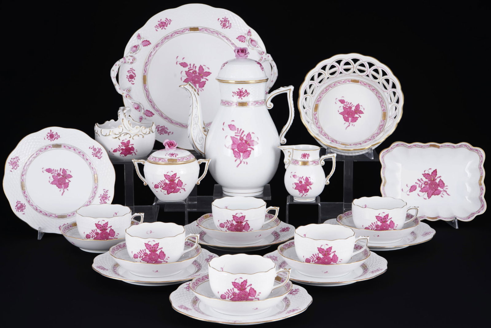 Herend Apponyi Purple tea service for 6 persons,: 25-piece porcelain, Hungary 20th century, blue company mark, decor AP Apponyi Purple, 1x jug #611 H 25.5 cm x D 12.5 cm, 1x milk jug #635 H 9 cm, 1x sugar bowl #665 H 10.5 cm x D 9.5 cm, 6x tea cups #
