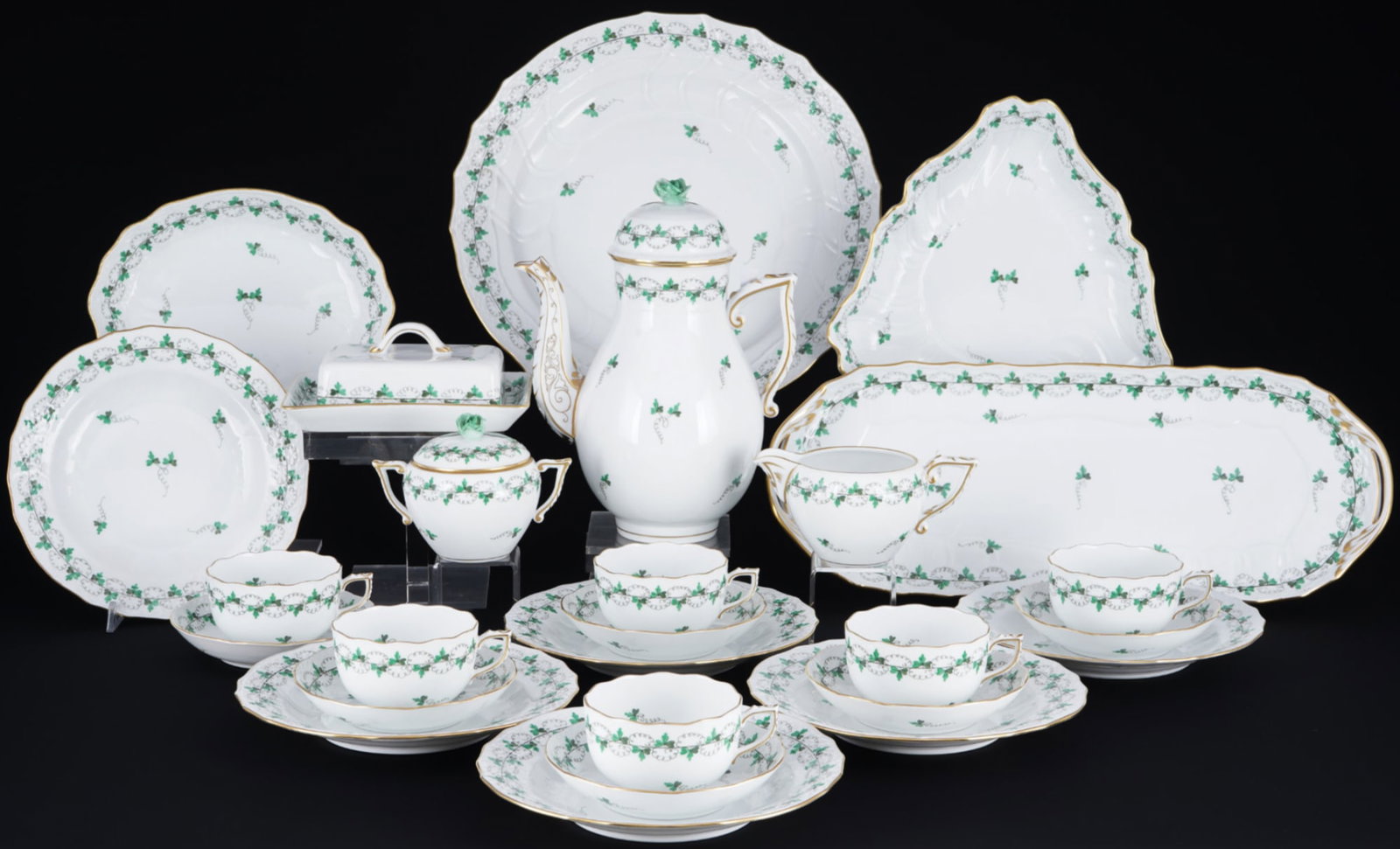Herend Parsley tea service for 6 persons,: 26-piece porcelain, Hungary 20th century, blue company mark, decor PE Parsley, 1x jug #611 H 25 cm x D 12.5 cm, 1x milk jug #647 H 7.5 cm x D 9.5 cm, 1x sugar bowl #665 H 9.5 cm x D 9.5 cm, 6x tea cup