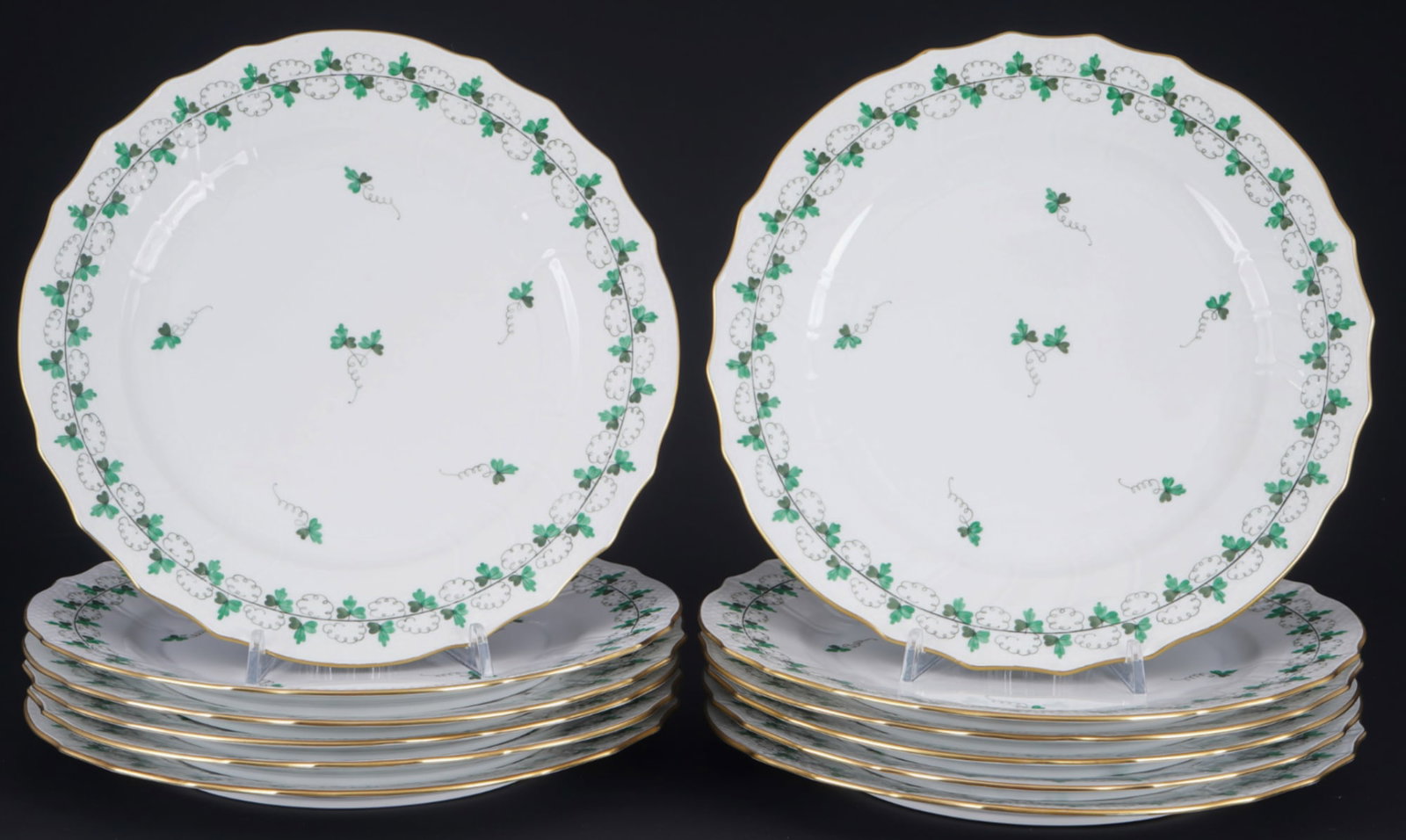 Herend Parsley 12 dinner plates,: porcelain, Hungary 20th century, blue company mark, decor PE Parsley, Neuosier relief, model no. 1524, 12x D 26 cm, slightly rubbed