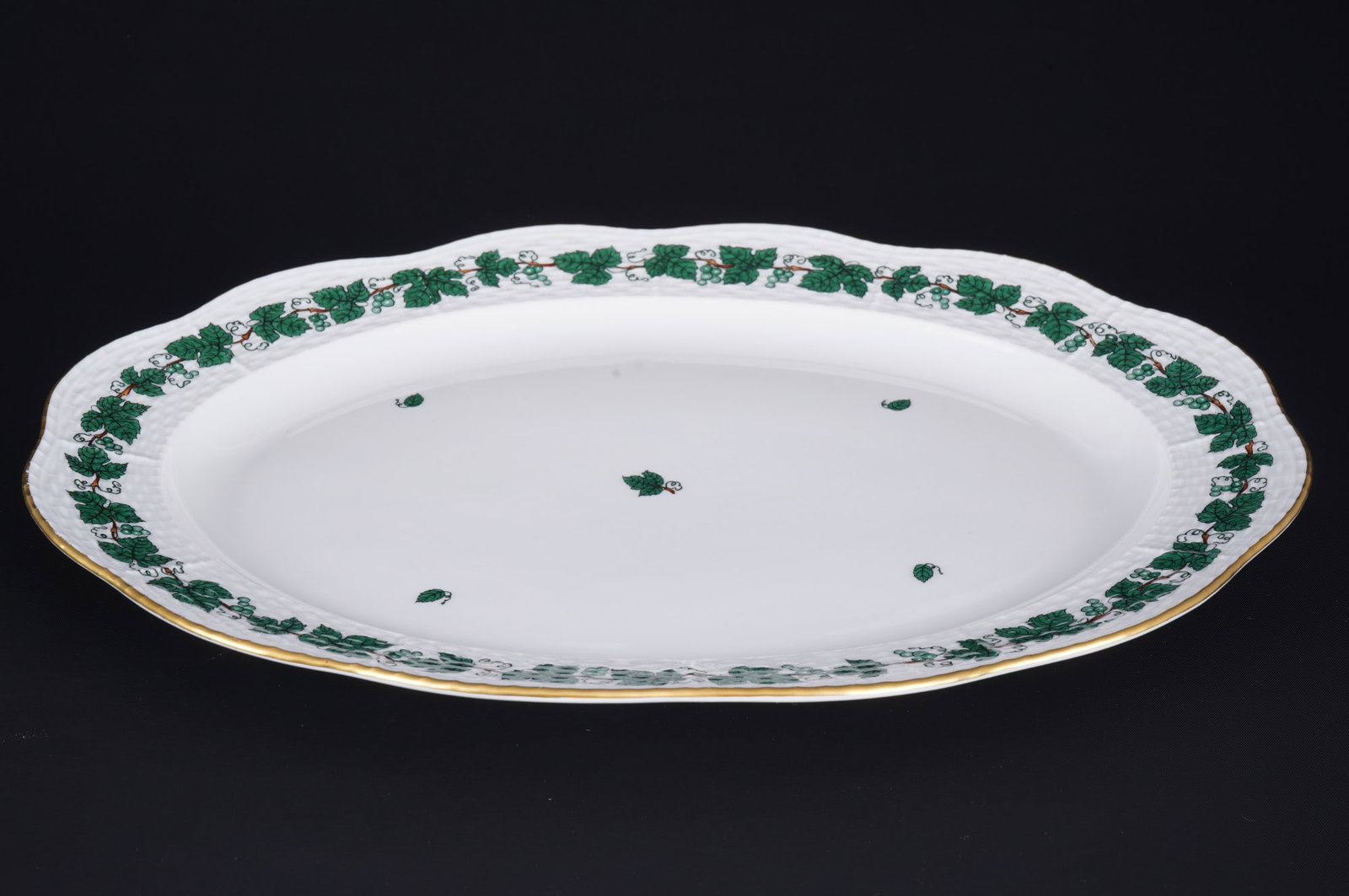 Herend Vine Leaf 2 large platters, - 2