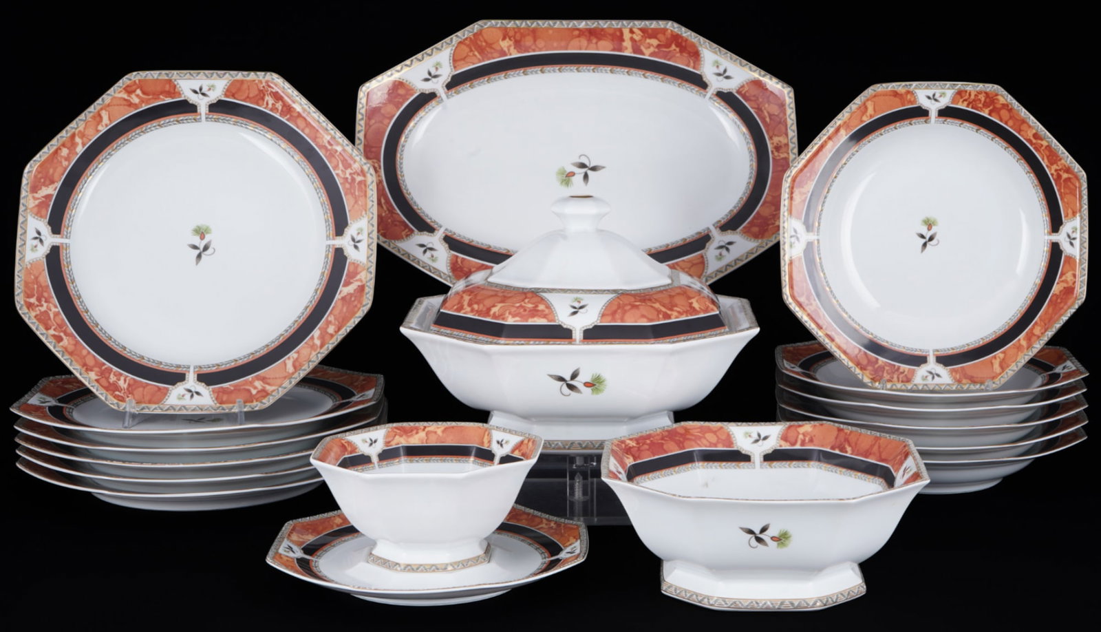 Limoges Hadrien dinner service for 6 persons,: 17-piece porcelain, blue company mark, decor Hadrien, 6x soup plates D 22.5 cm, 6x dinner plates D 26.5 cm, 1x tureen H 16 cm x D 25.5 cm, 1x bowl H 7.5 cm x D 20.5 cm, 1x platter W 32.5 cm x D 22 cm,