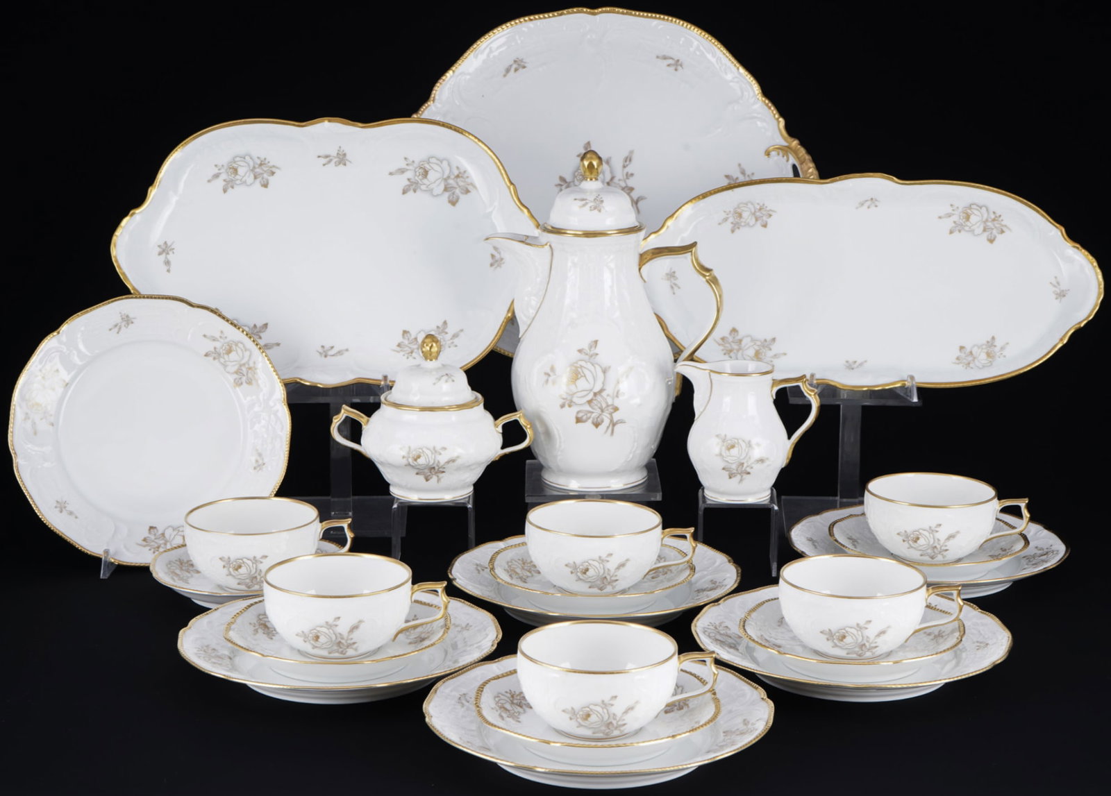 Rosenthal Sanssouci Gold Rose coffee service for 6 persons,: 24-piece porcelain, green company mark, shape Sanssouci, decor Gold Rose, 1x tea pot H 24.5 cm x D 11.5 cm, 1x milk jug H 9.5 cm x D 7 cm, 1x sugar bowl H 11.5 cm x D 10.5 cm, 6x cups H 5 cm x D 9 cm,
