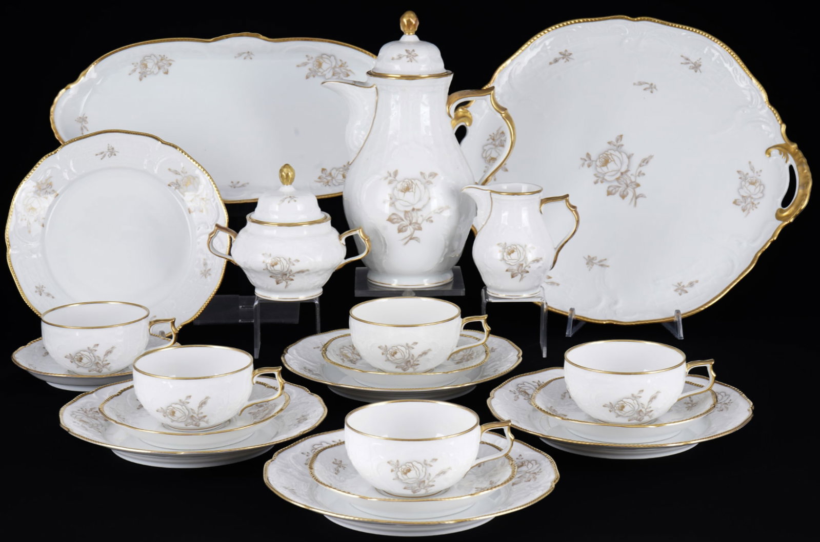 Rosenthal Sanssouci Gold Rose coffee service for 5 persons,: 20-piece porcelain, green company mark, shape Sanssouci, decor Gold Rose, 1x pot H 24.5 cm x D 11.5 cm, 1x milk jug H 9.5 cm x D 7 cm, 1x sugar bowl H 11.5 cm x D 10.5 cm, 5x cups H 5 cm x D 9 cm, 5x 