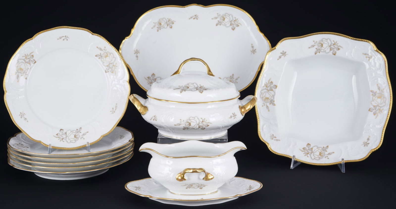 Rosenthal Sanssouci Gold Rose dinner service for 6 persons,: 10-piece porcelain, green company mark, shape Sanssouci, decor Gold Rose, 6x dinner plates D 25.5 cm, 1x tureen H 15.5 cm, 1x gravy boat H 9.5 cm x W 25 cm, 1x bowl H 6.5 cm x W 28 cm, 1x platter W 33