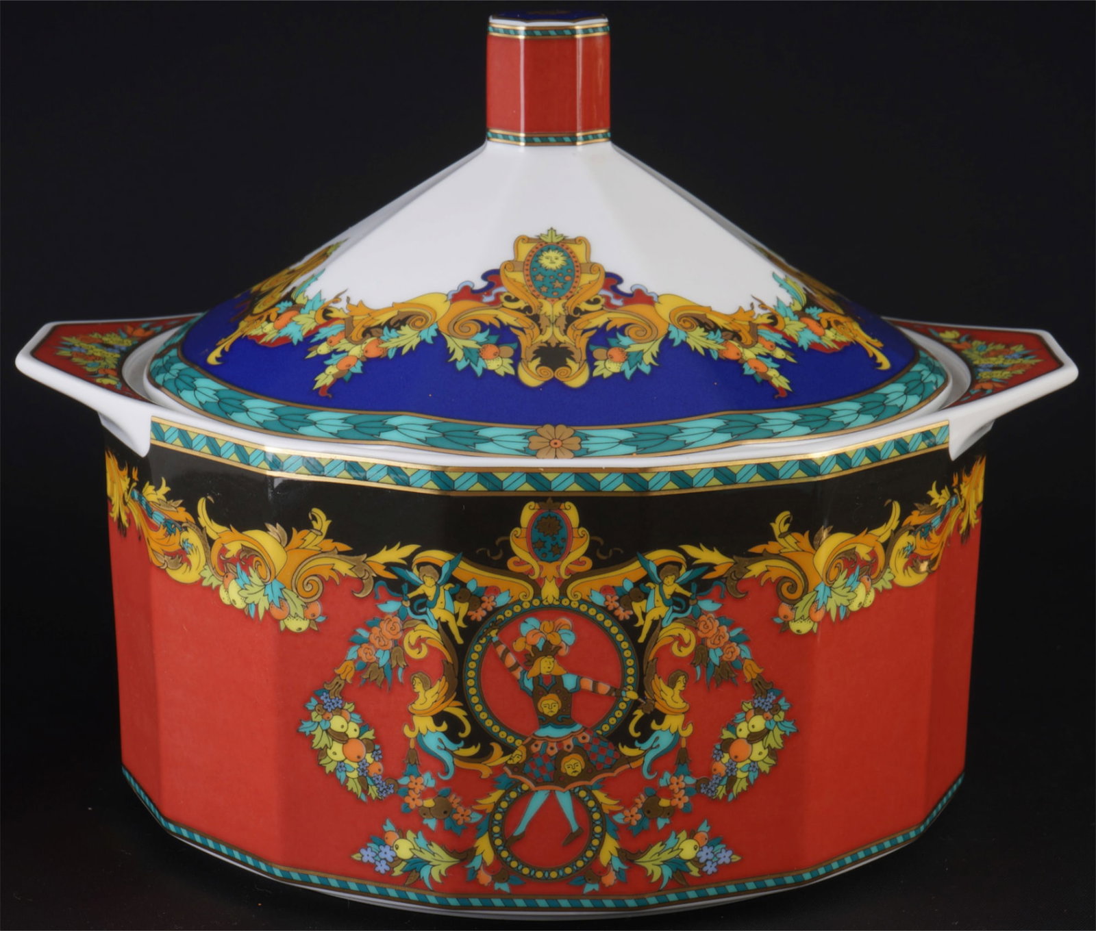 Rosenthal Versace Le Roi Soleil lidded tureen,: porcelain, black and gold company mark, decor Versace Le Roi Soleil, H 16 cm x W 21.5 cm x D 18.5 cm