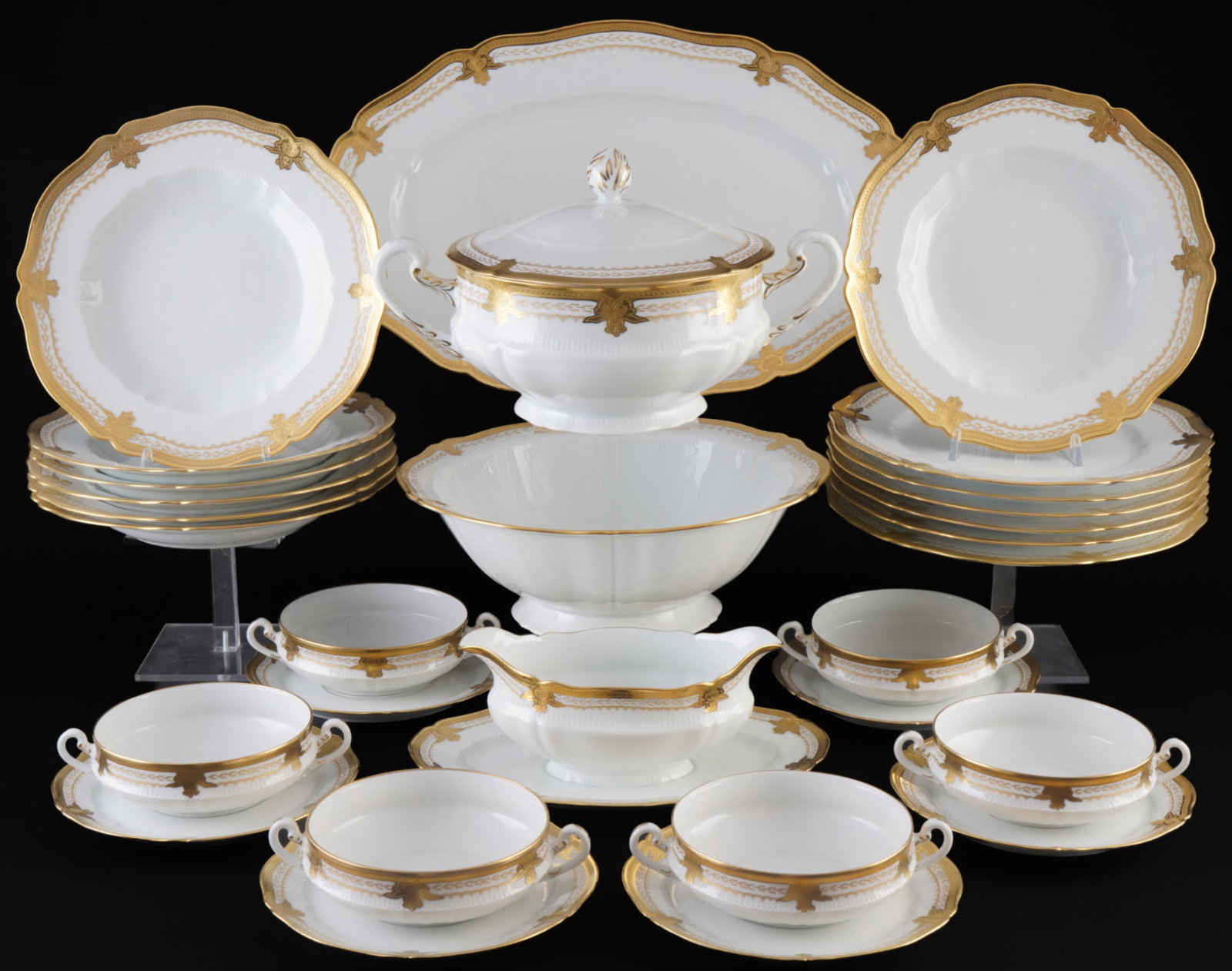 Haviland Limoges Regis Gold dinner service for 6 persons, (1 of 5)