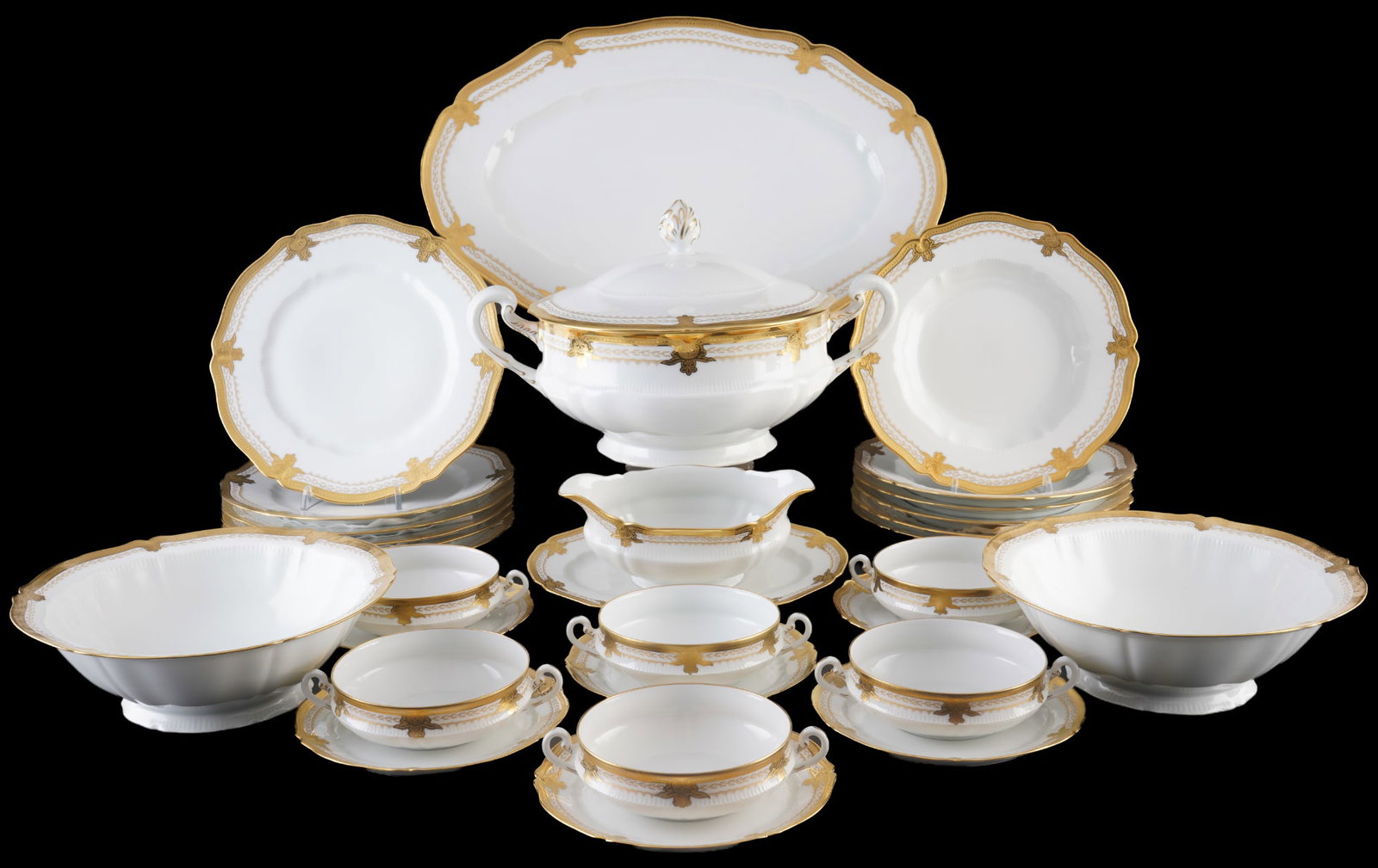 Haviland Limoges Regis Gold dinner service for 6 persons, (1 of 5)