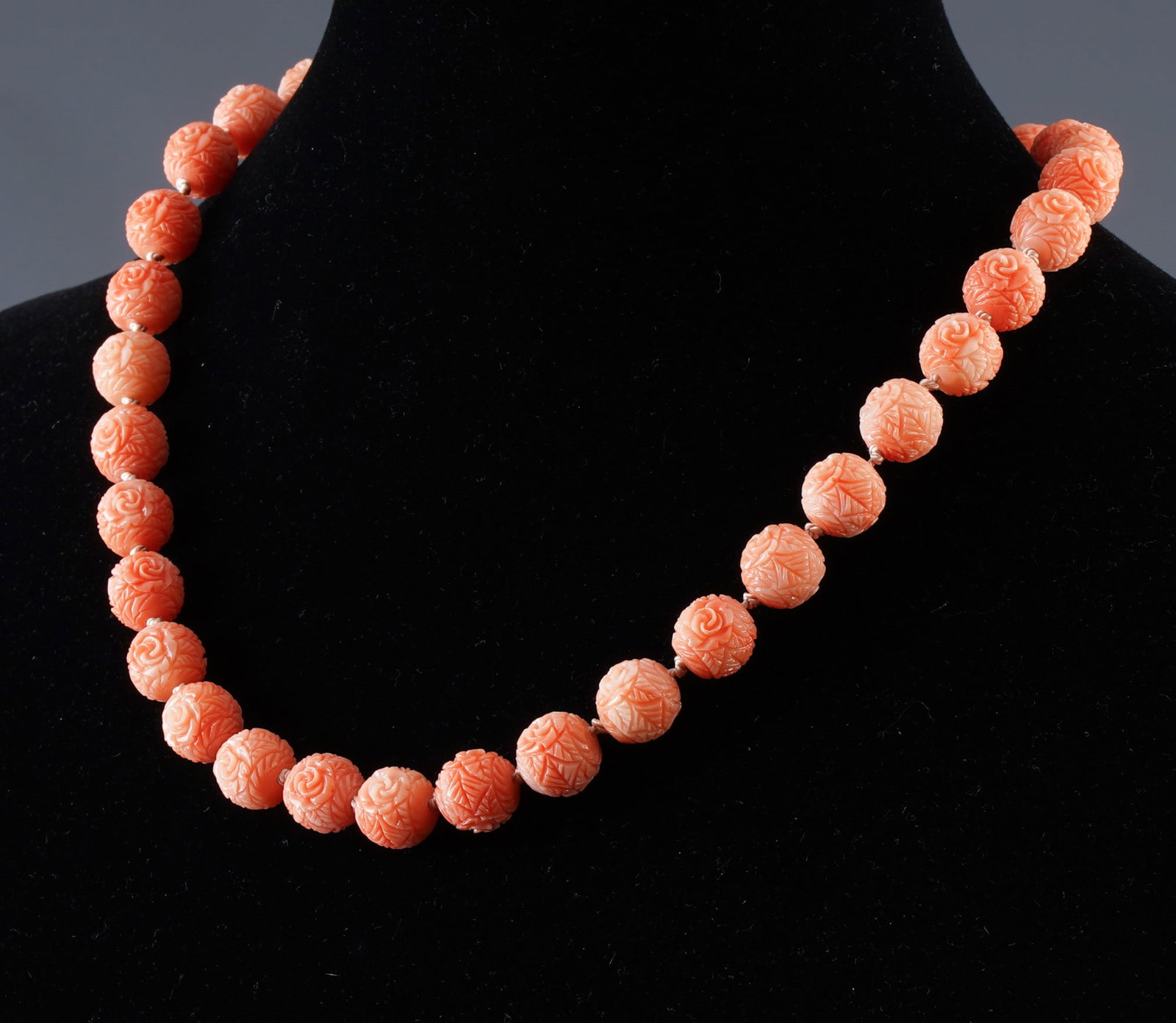 A necklace with coral beads, China: Coral, China, a necklace with coral beads, consisting of 35 spherical coral beads, L 48 cm, weight 57 g