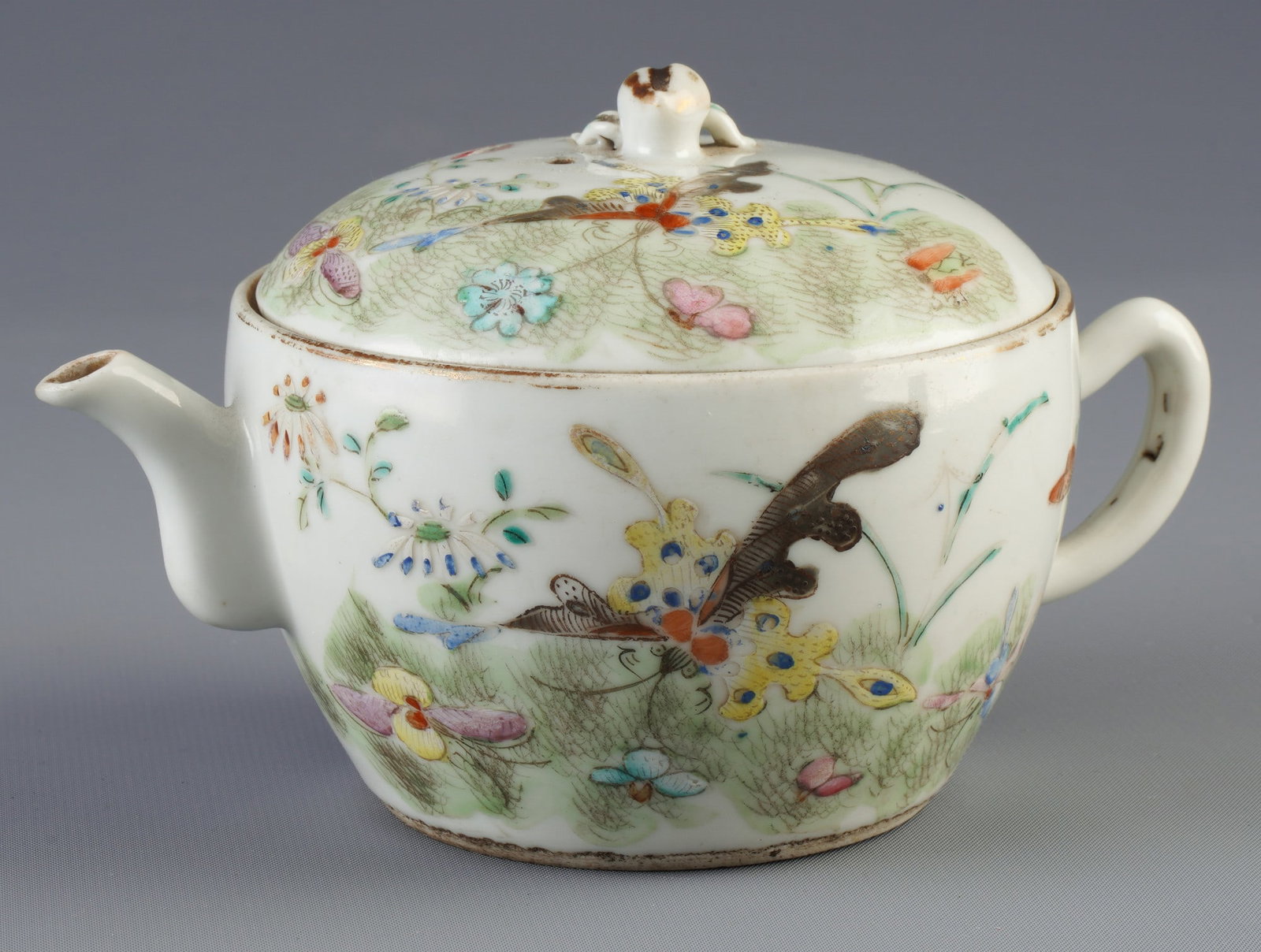 Famille Rose teapot with Tongzhi seal mark, China (1 of 9)