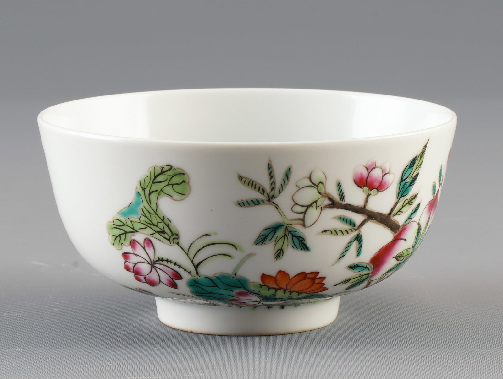 Famille Rose bowl with Guangxu mark, China,: Porcelain, China, Famille Rose bowl with Guangxu mark, H 5.8 cm x D 11.7 cm