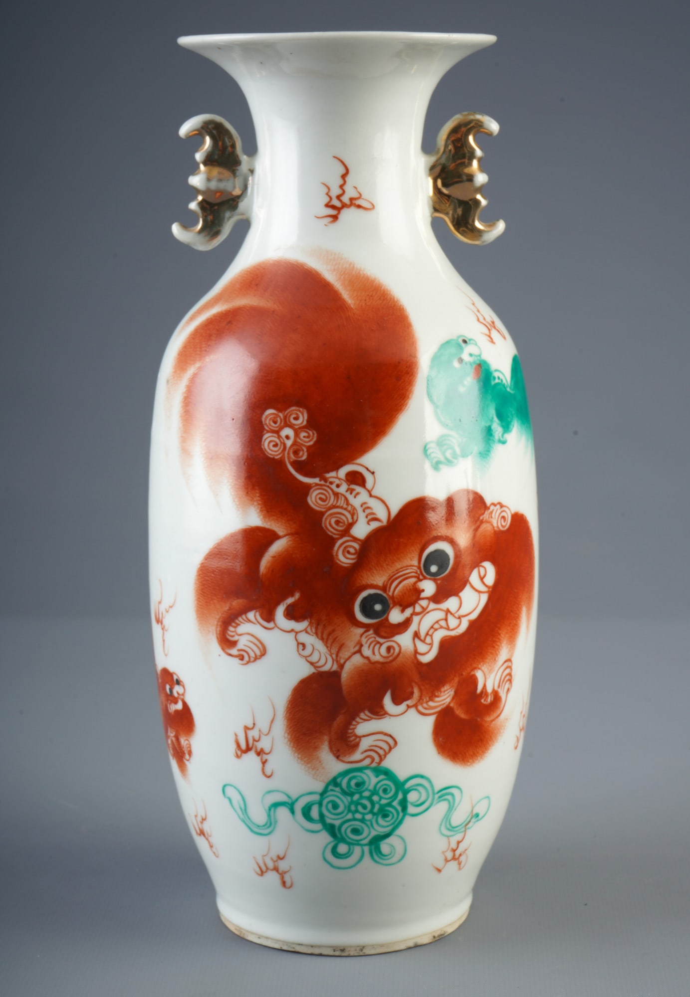 Famille Rose vase with playful lions, China (1 of 6)