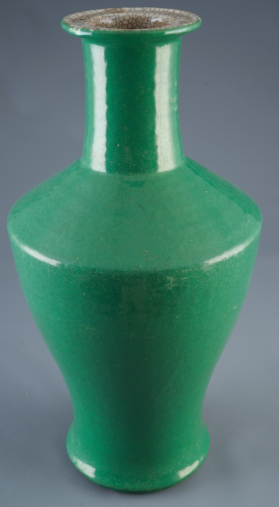 Large Ge-Yao Vase, China Qing Dynasty,: Porcelain, China, Qing Dynasty (1644–1911), large Ge-Yao vase with green glaze, H 45 cm x D 22 cm, German private collection