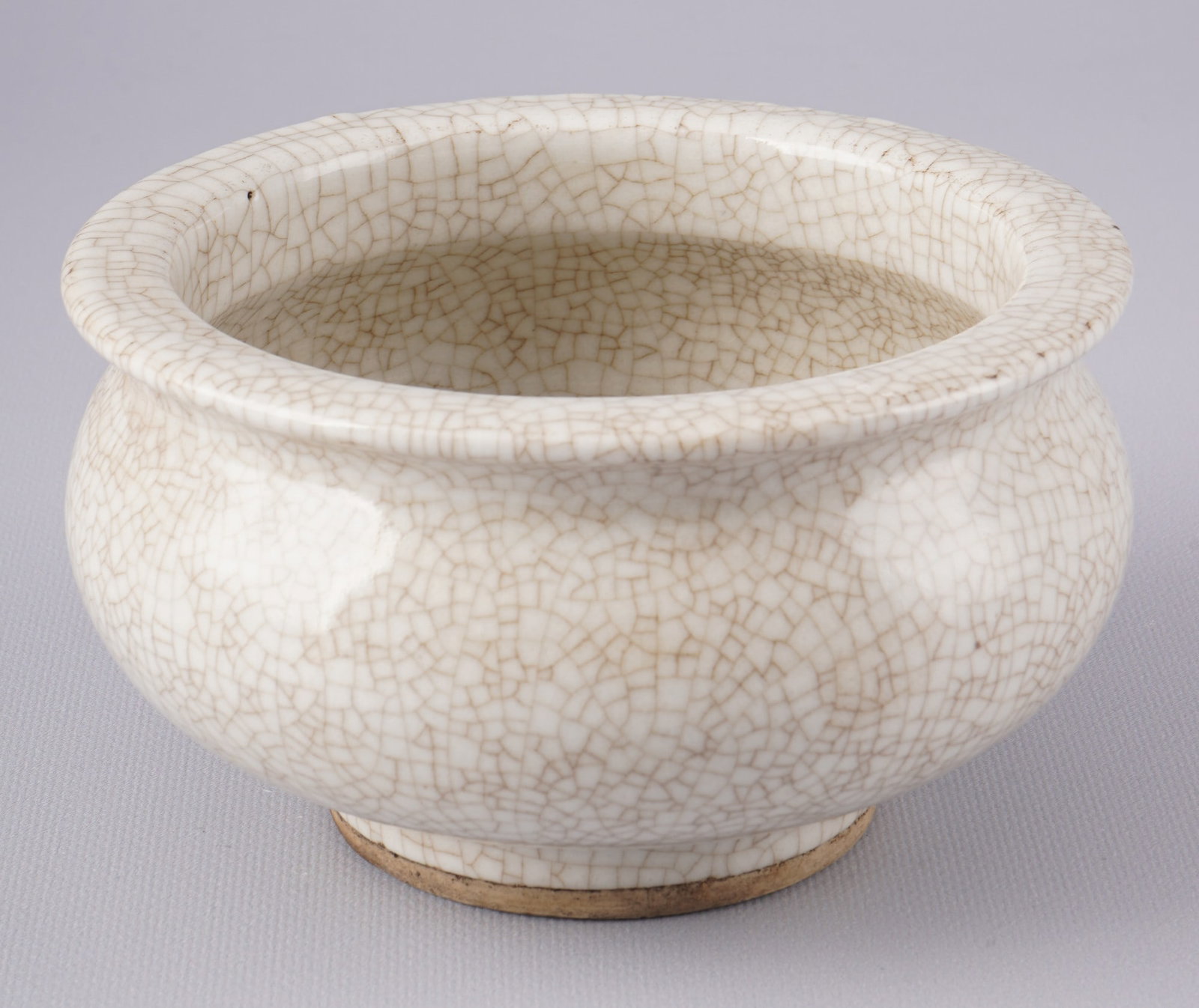 Ge-Yao incense burner, China Qing Dynasty,: Porcelain, China Qing Dynasty (1644–1911), Ge-Yao incense burner, bulbous, slightly flared and with a short, ring-shaped foot, H 9.2 cm x D 16.2 cm