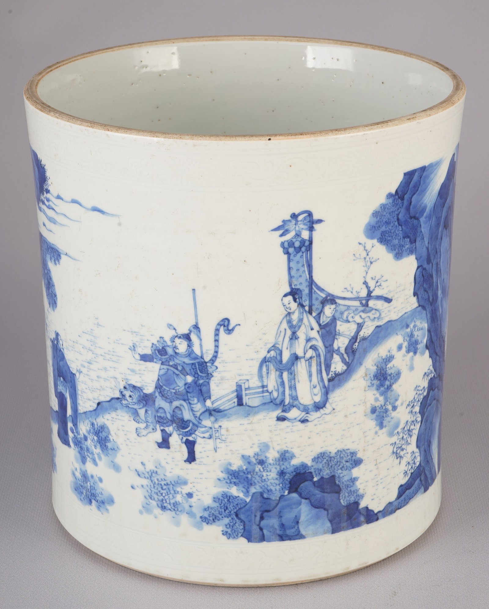 Large underglaze blue brush cup, China, Chongzhen period,: Porcelain, China, Ming Dynasty, Chongzhen Period (1628–1644), a large, monumental, cylindrical underglaze blue brush cup (bitong) made of fine white porcelain of a classic, powerful form, decorated 
