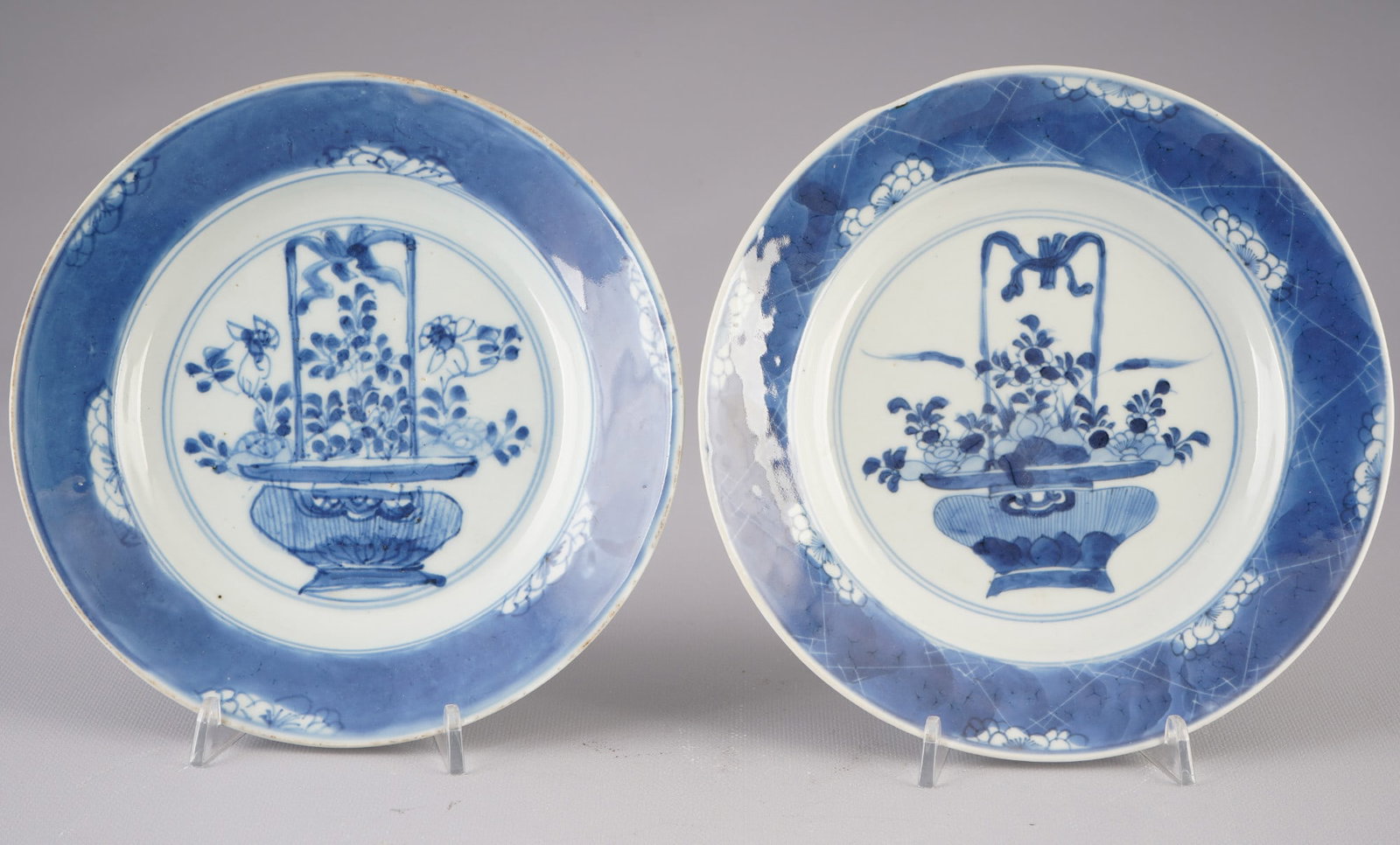 Pair of blue and white plates, China, Qianlong period,: Porcelain, China, Qing Dynasty, Qianlong Period (1735–1796), pair of plates with blue and white painting, decorated with various flowers, various underglaze blue base marks, diameter 21.5 cm, diamet