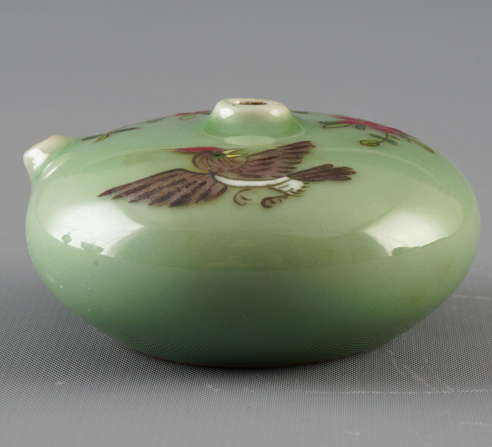 Small water container, China, late Qing Dynasty: Porcelain, China, late Qing Dynasty, small water container with pea-green glaze and famille rose painting, H 3.7 cm x D 6.7 cm
