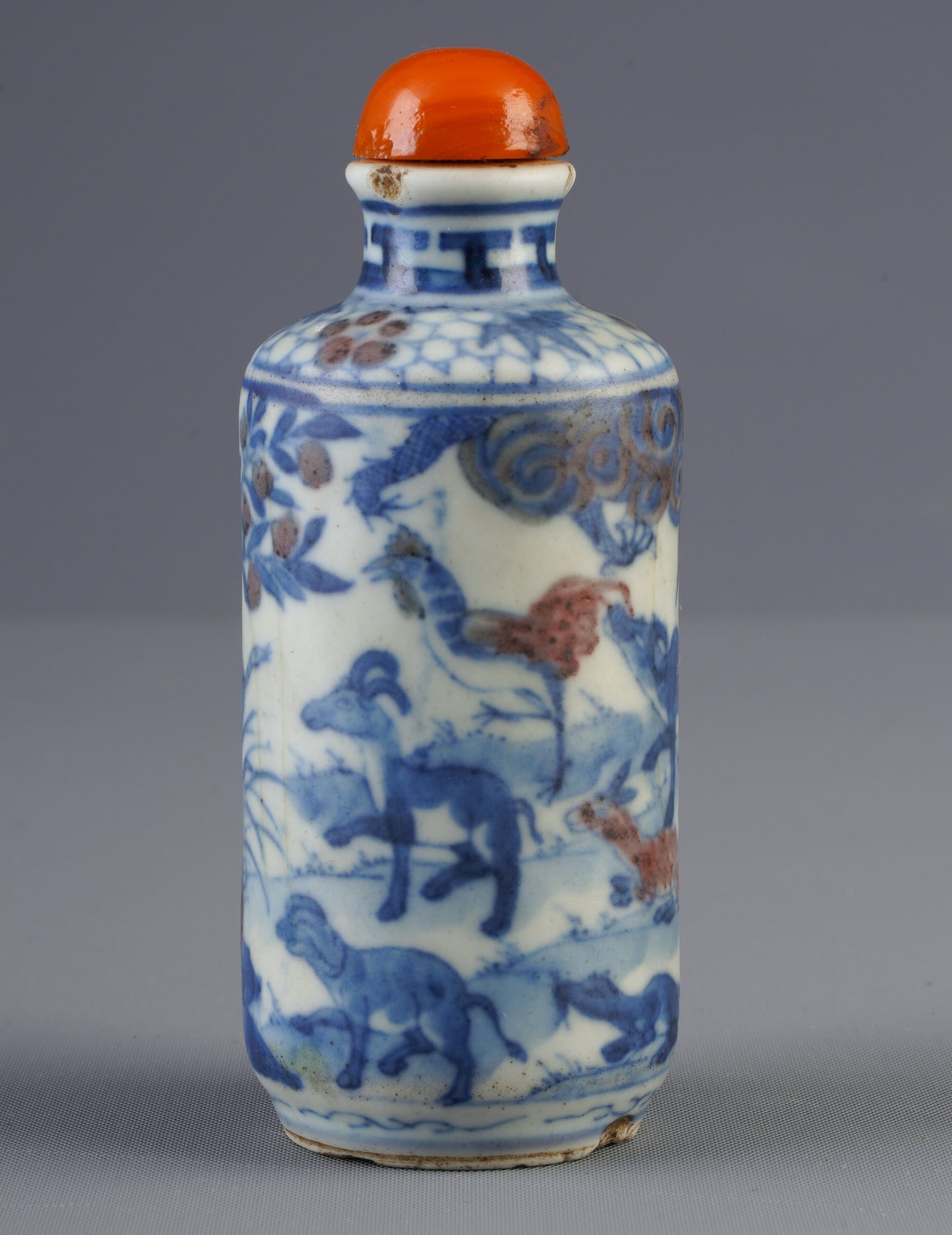 Snuff bottle with blue, white and copper red decoration, China: Porcelain, China, snuff bottle with blue, white and copper-red decoration, H 8.8 cm