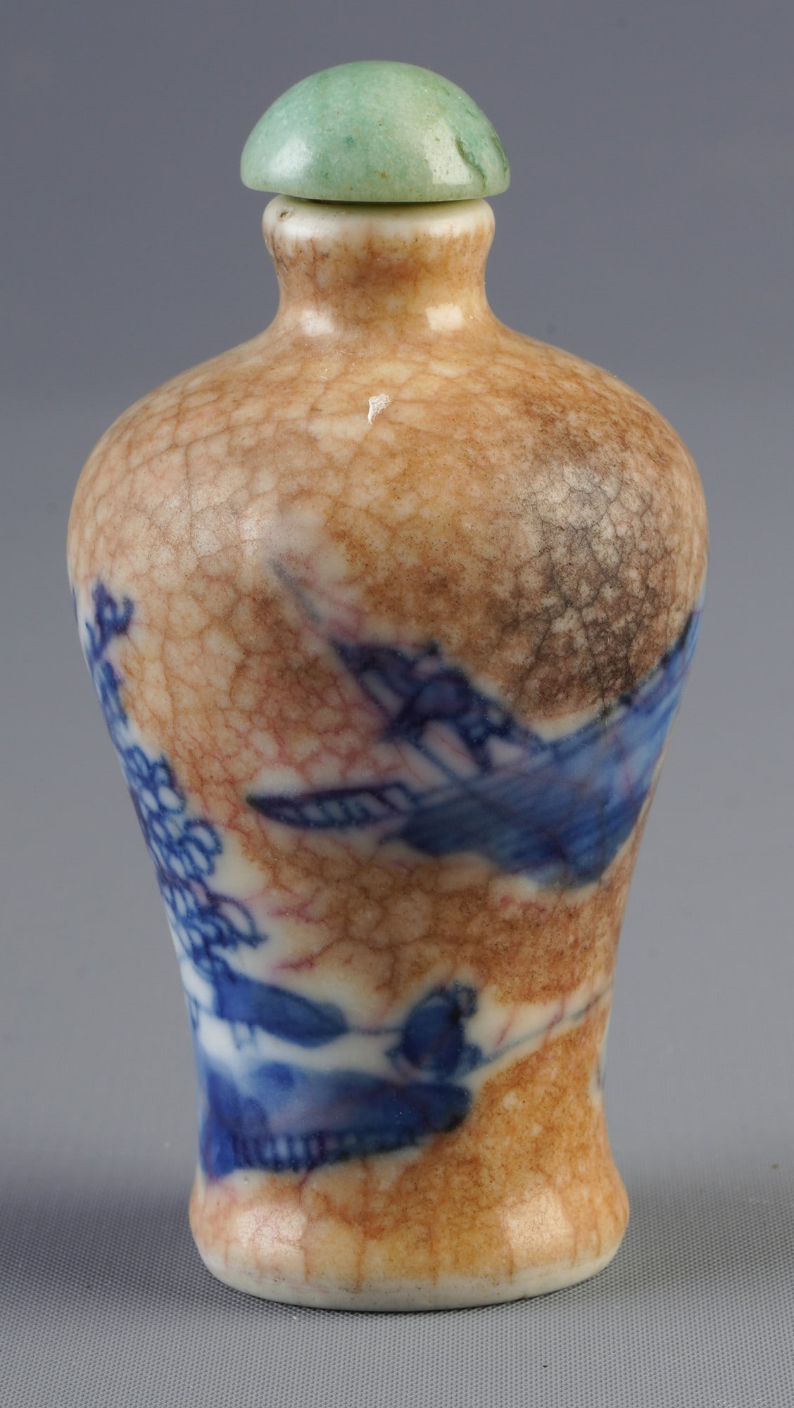 Snuff bottle with blue and white decoration, China (1 of 6)