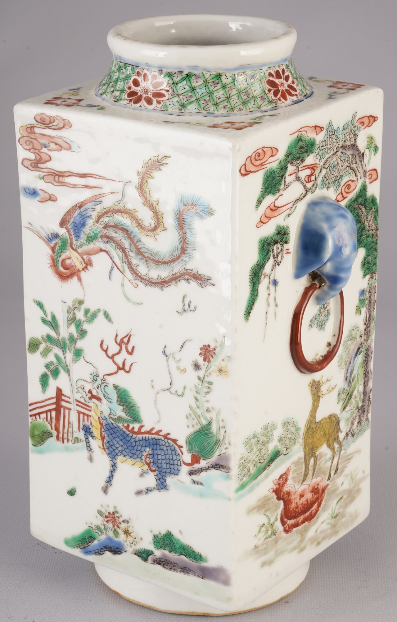 Wucai-Vase mit Elefantenkopfhenkeln, China, Qing-Dynastie, (1 of 15)